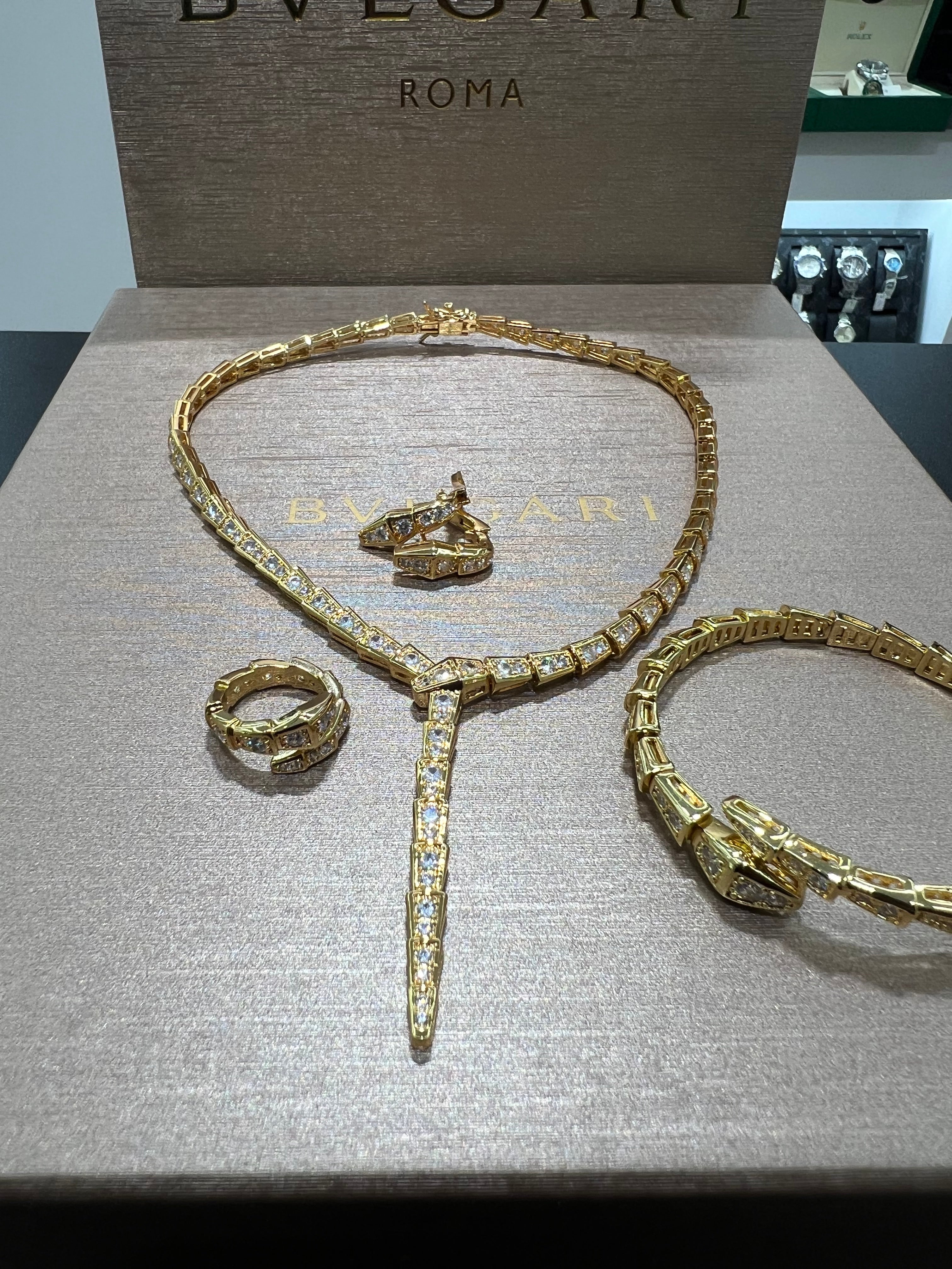 طقم بولغري مرصع كامل بالاقراط القصيره