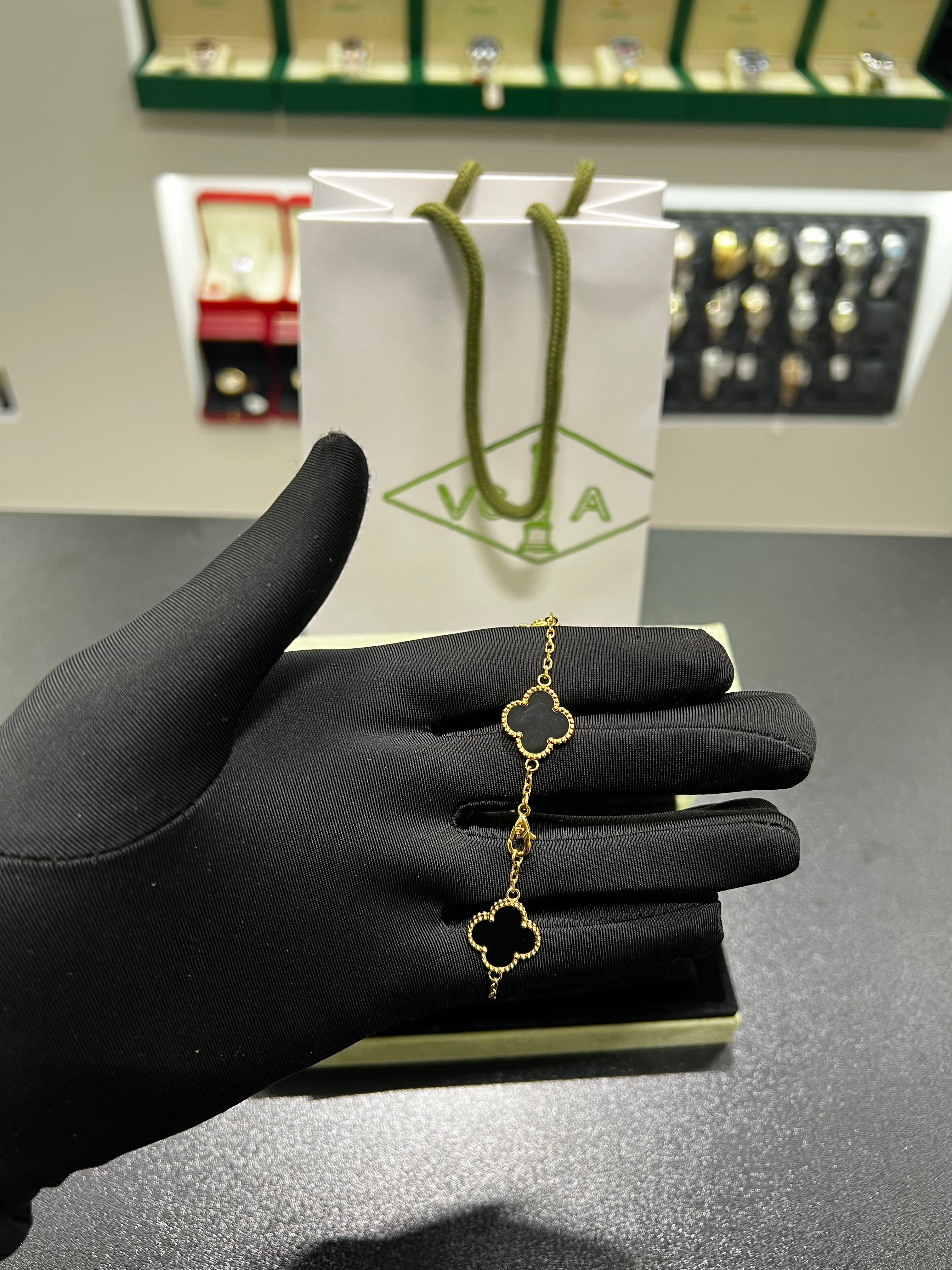 VC لامبرا ذهبي عقيق اسود