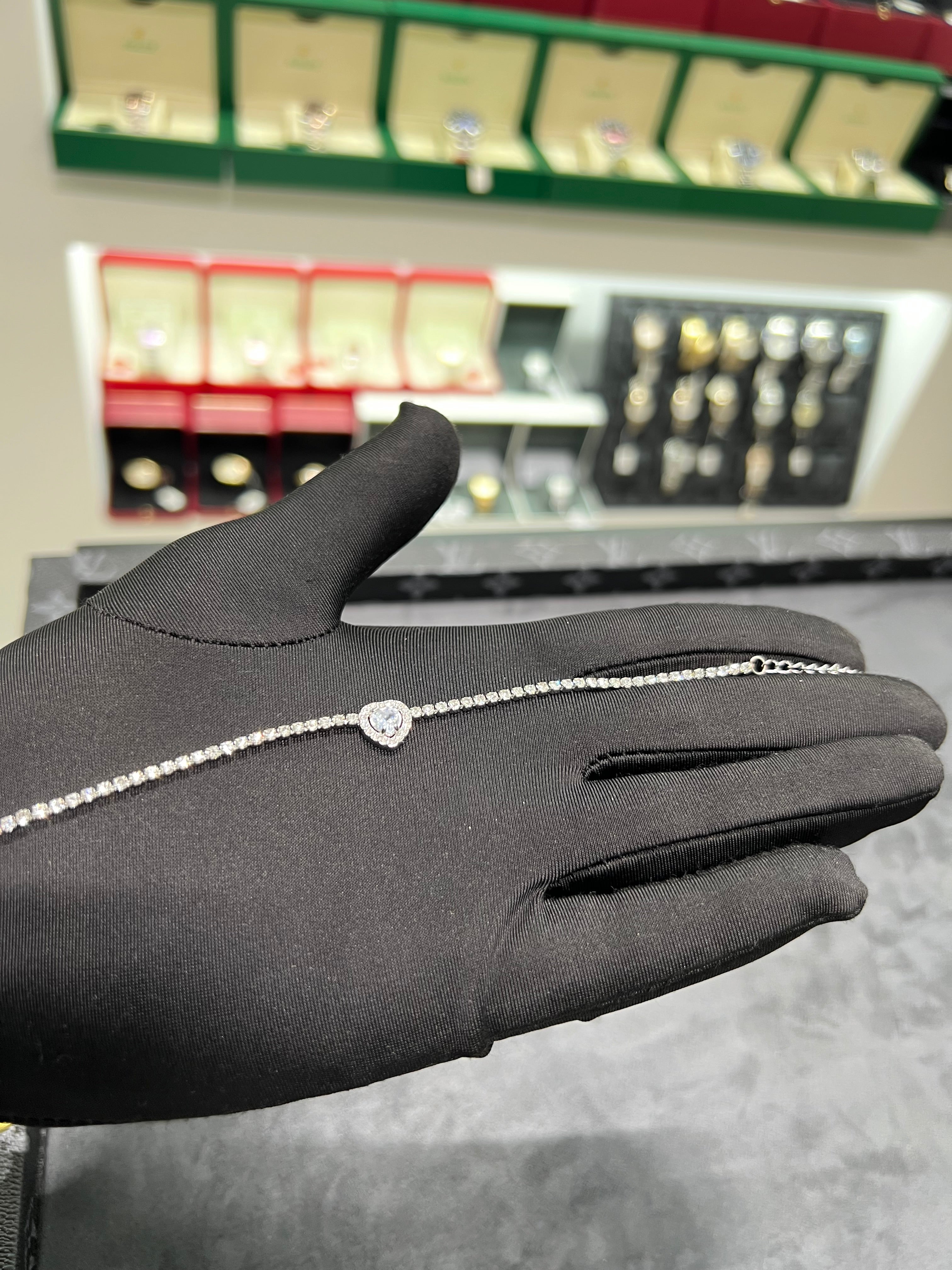 انسيال باندورا القلب الابيض