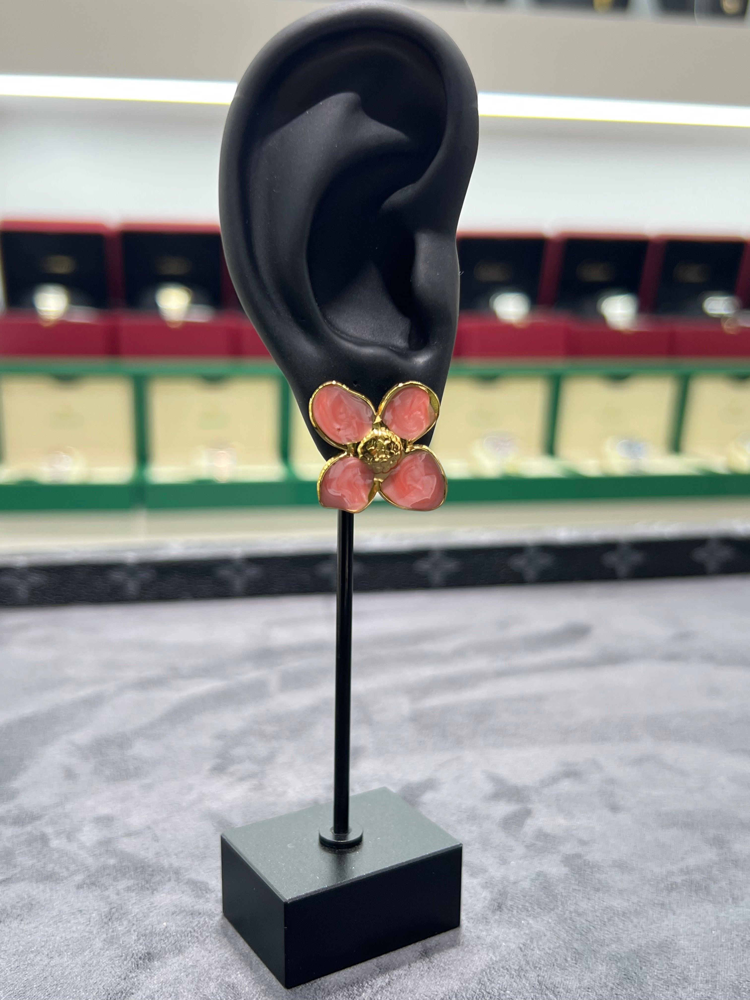 أقراط أذن الورده الورديه