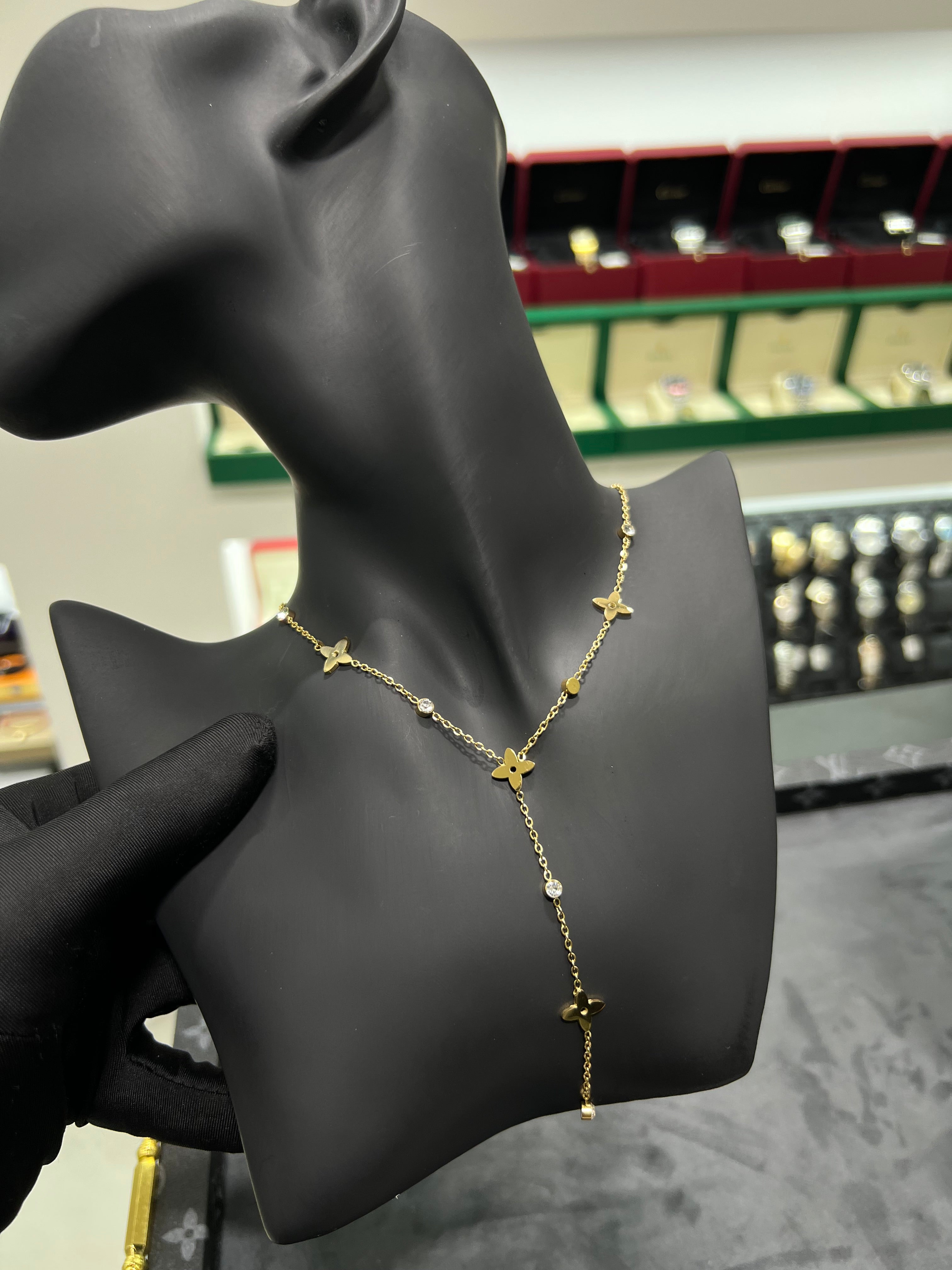 سلسال نجمات LV