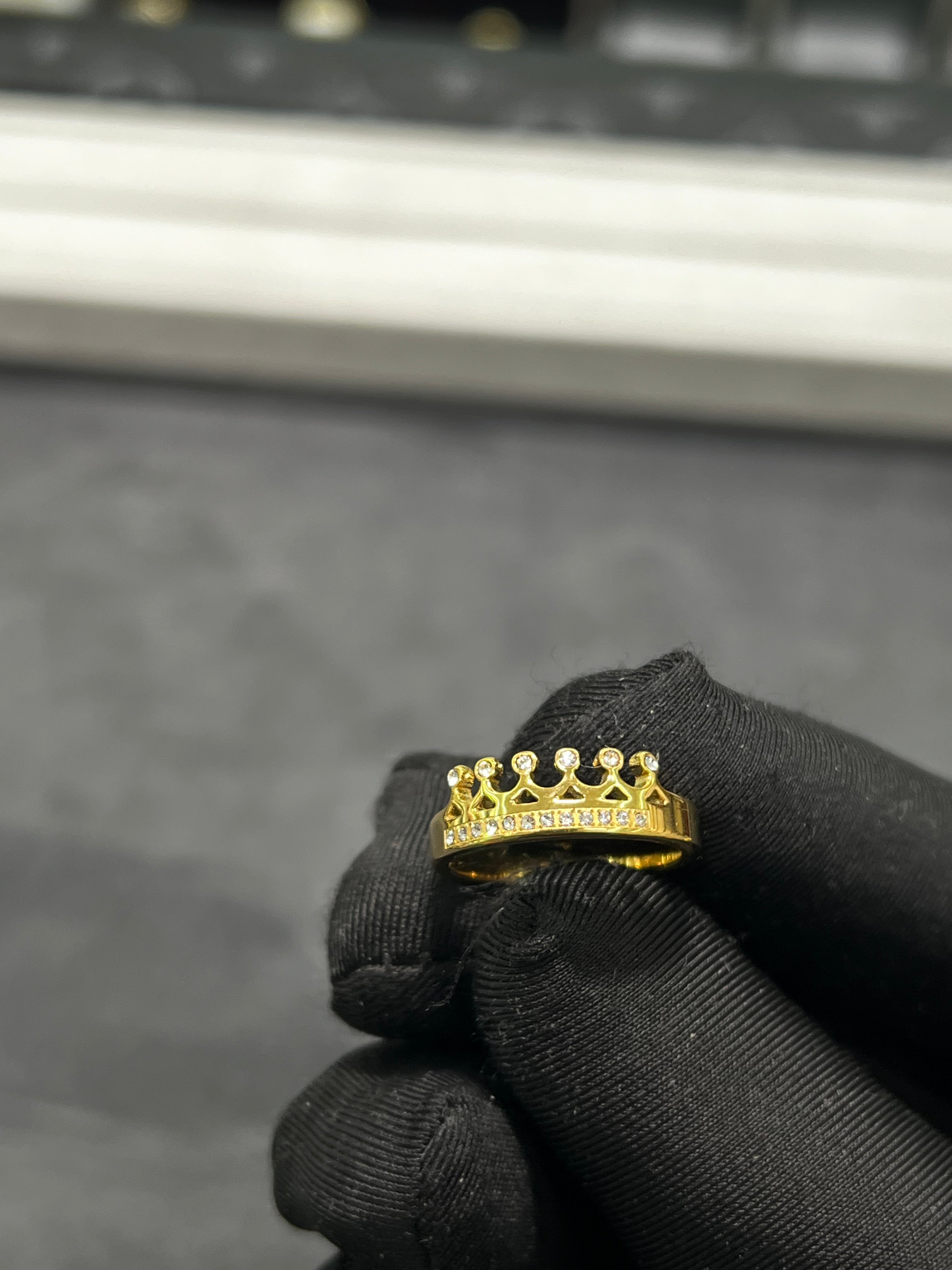 خاتم التاج الذهبي