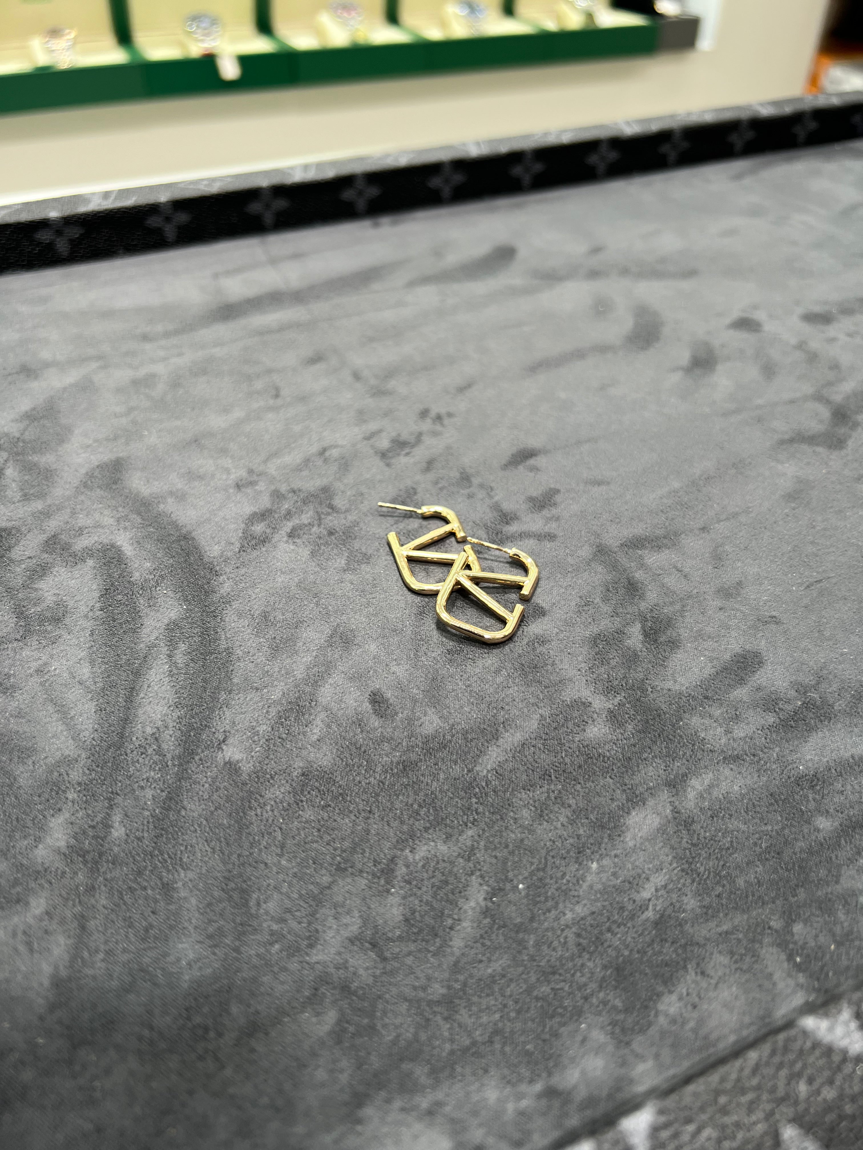 اقراط اذن فلانتينو