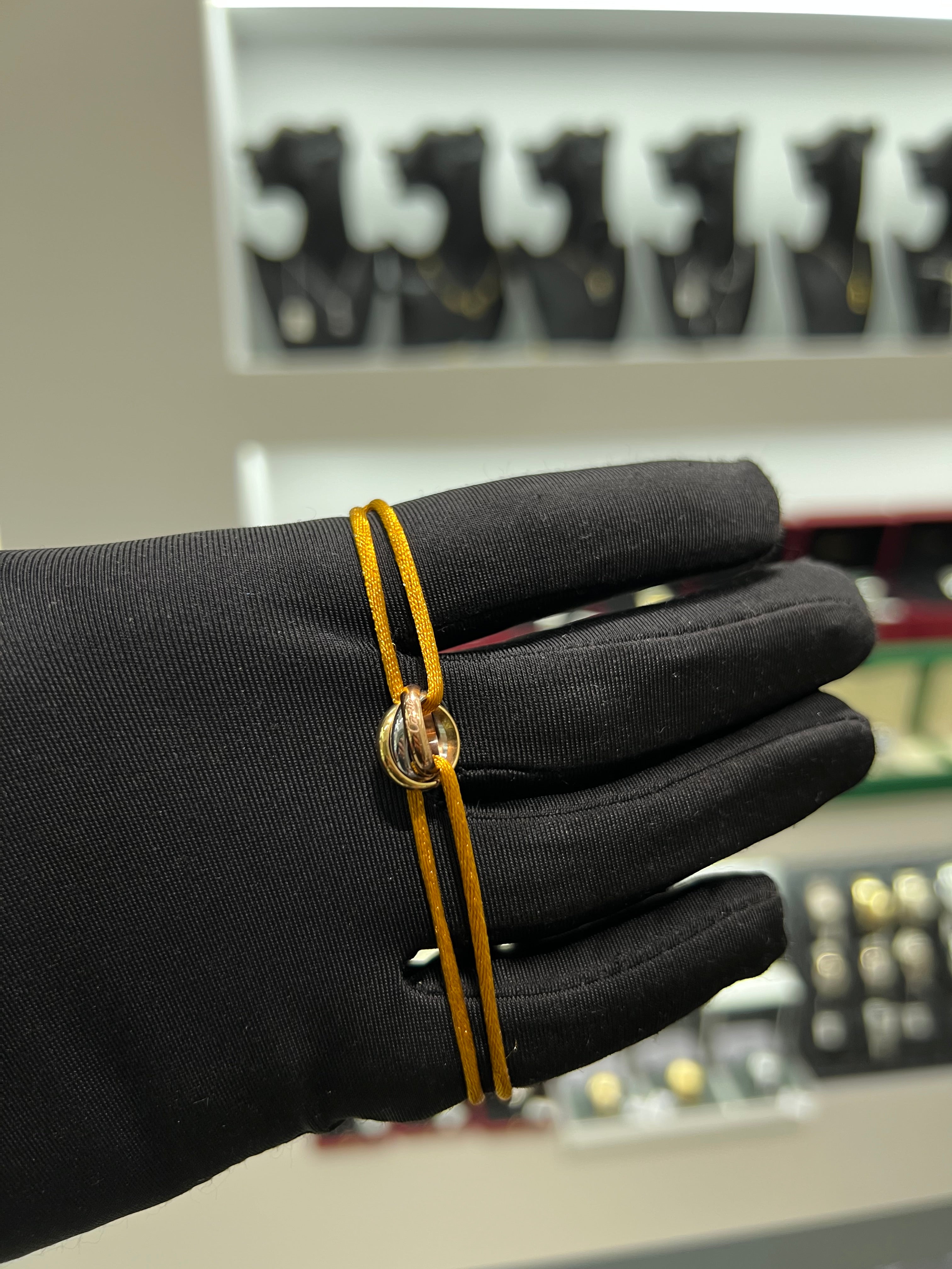 كارتير خيط الذهبي التلاثيه