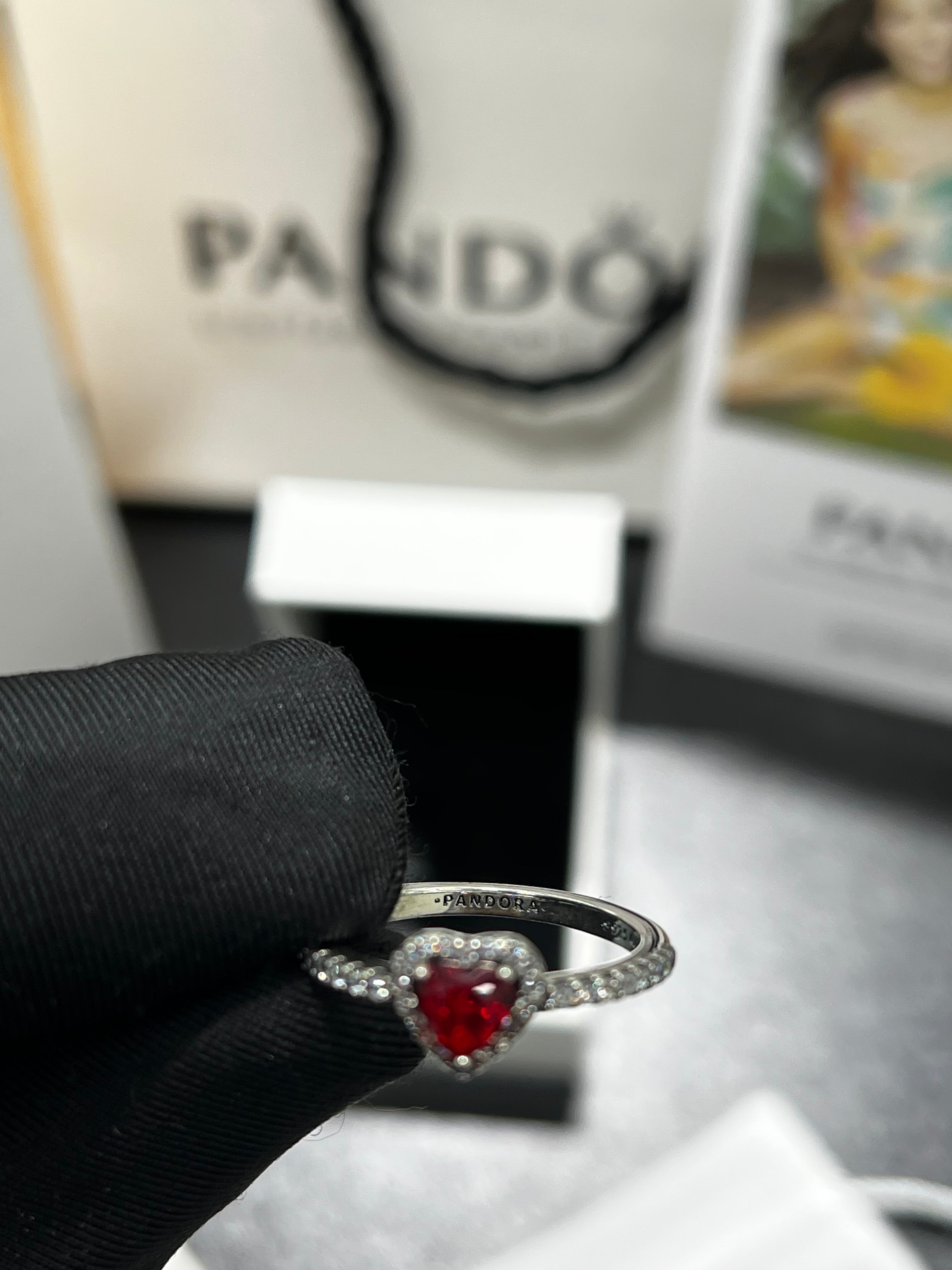 خاتم باندورا القلب الاحمر