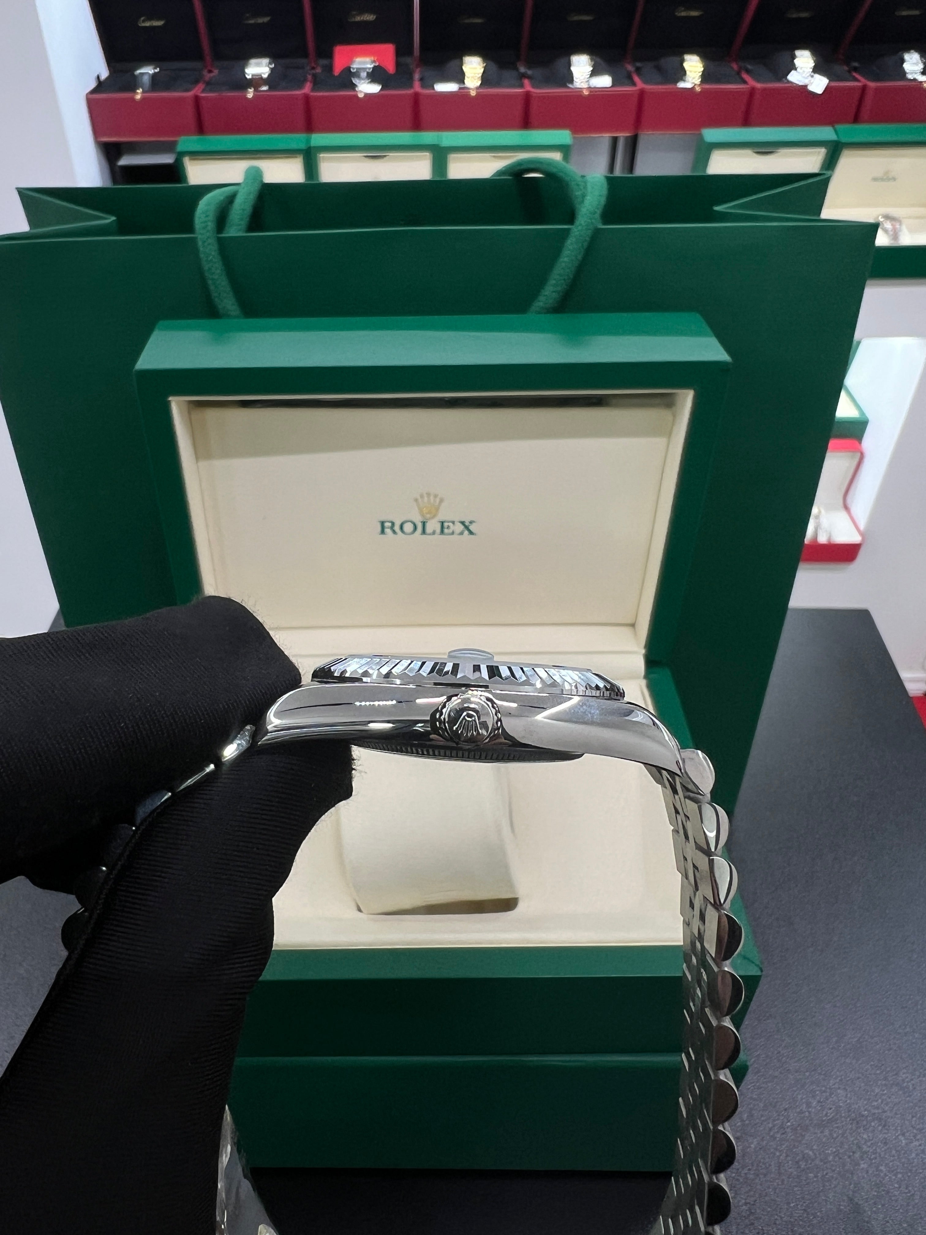 Datejust 41 – Green Dial Jubilee Bracelet