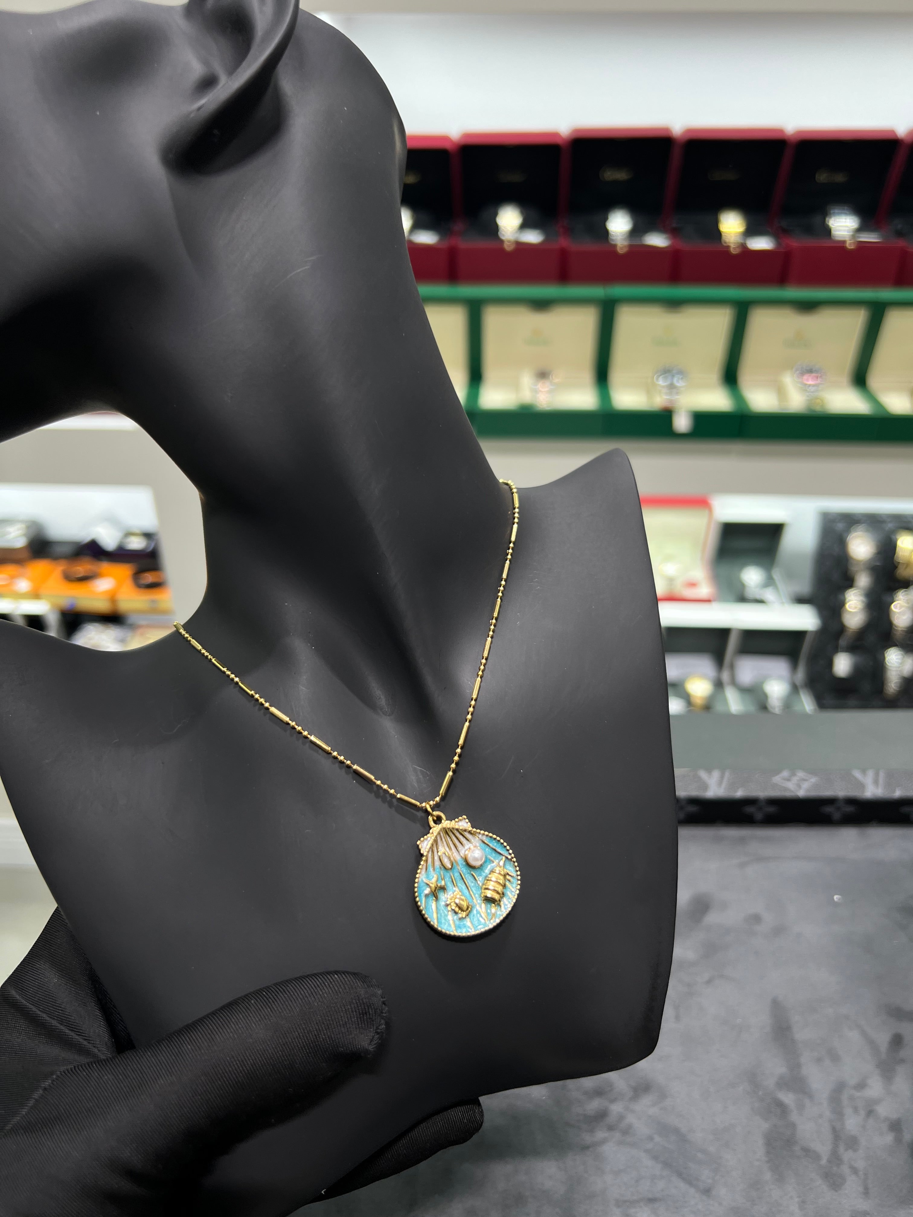 سلسال الصدفه الزرقاء