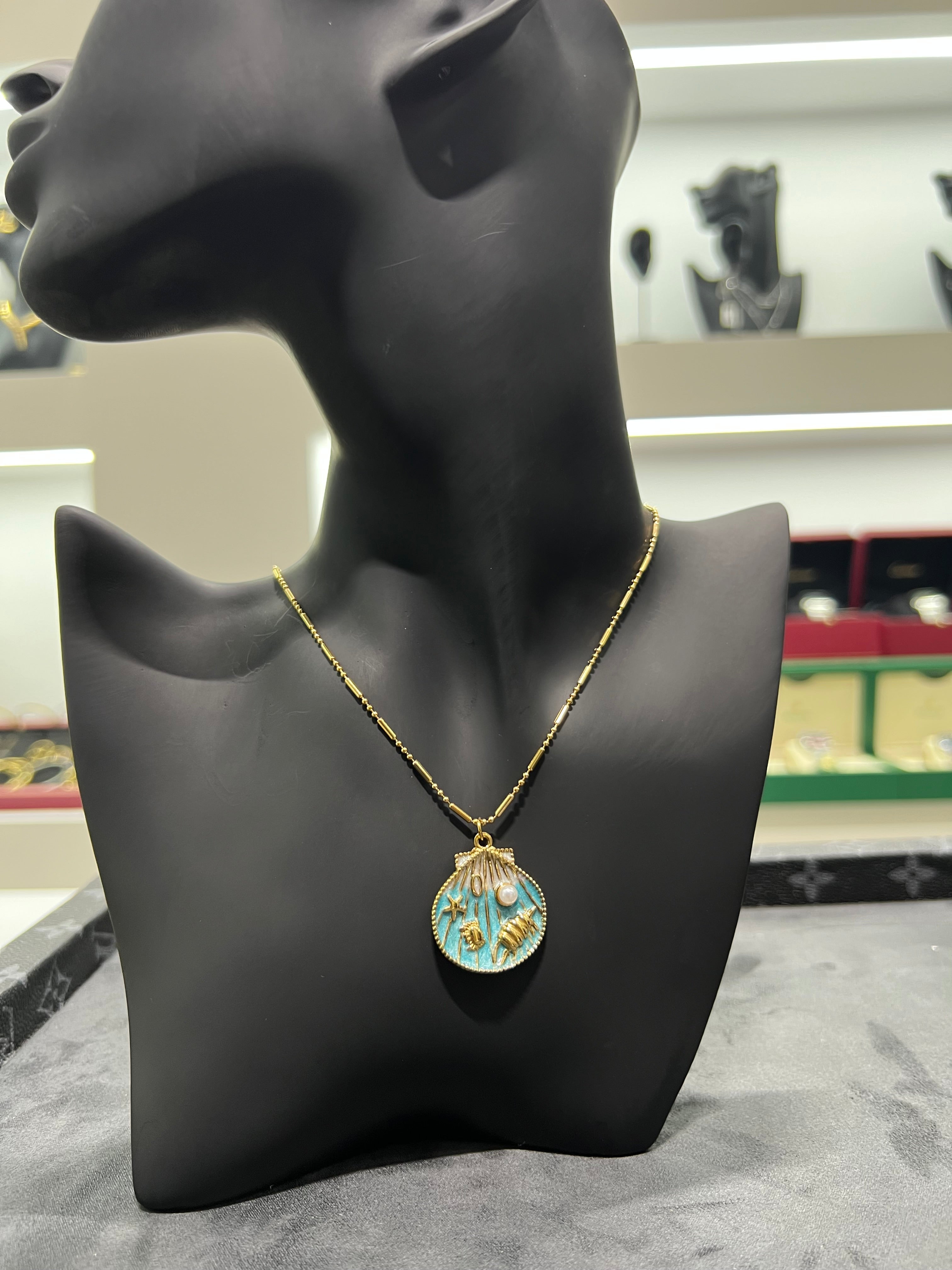 سلسال الصدفه الزرقاء