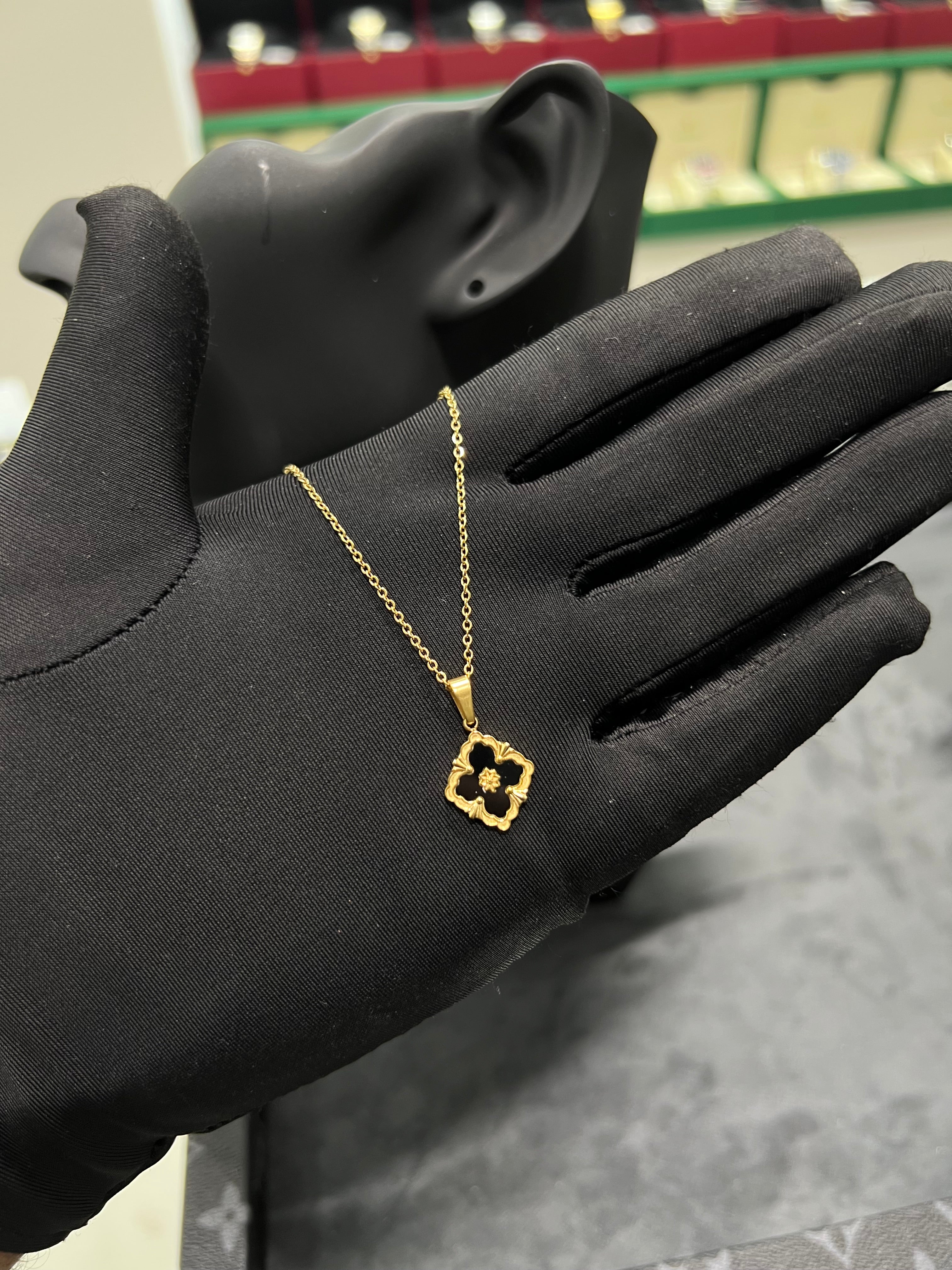 سلسال ر وبيرتو كوين اسود