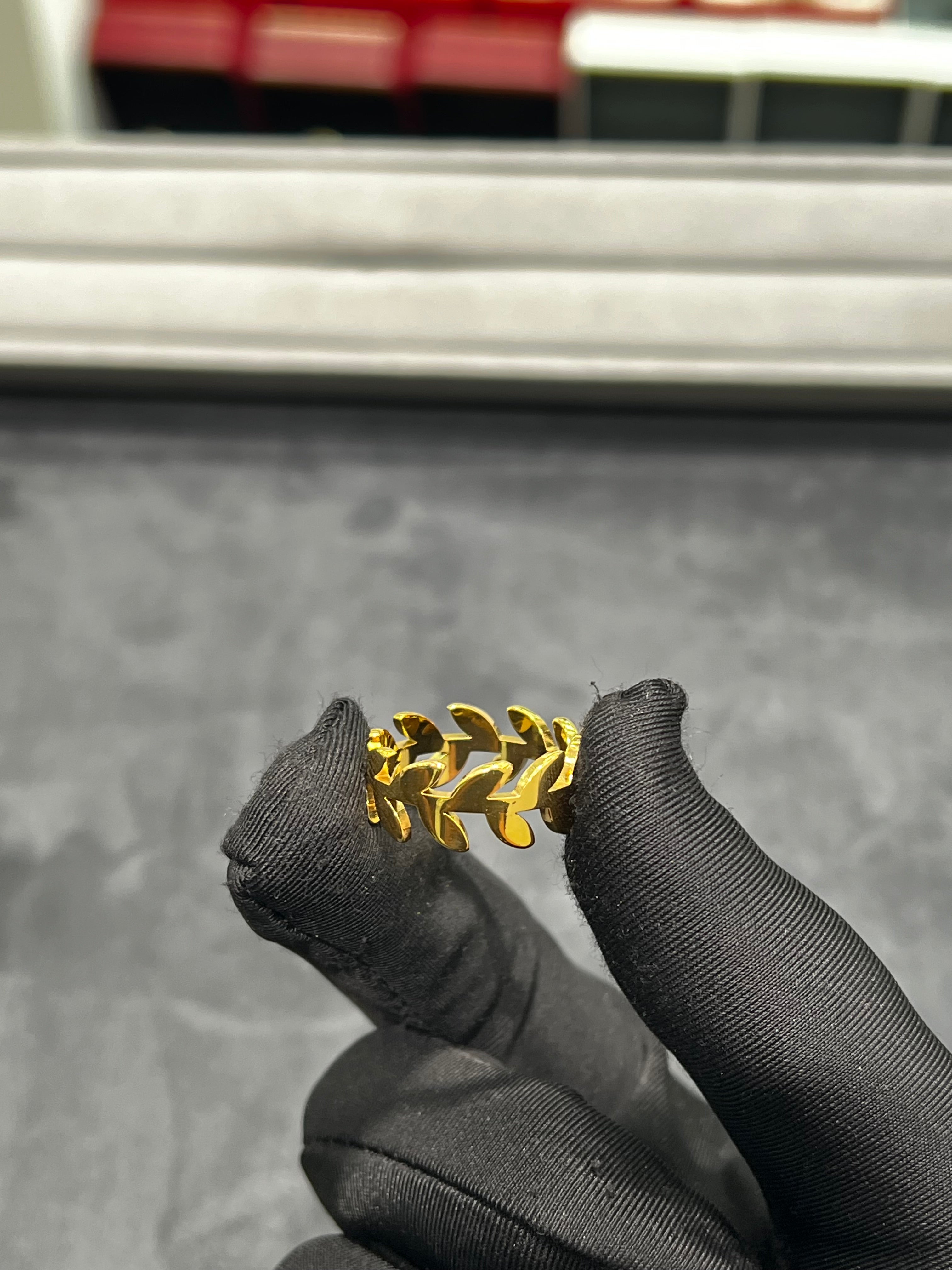 خاتم الورق الذهبي