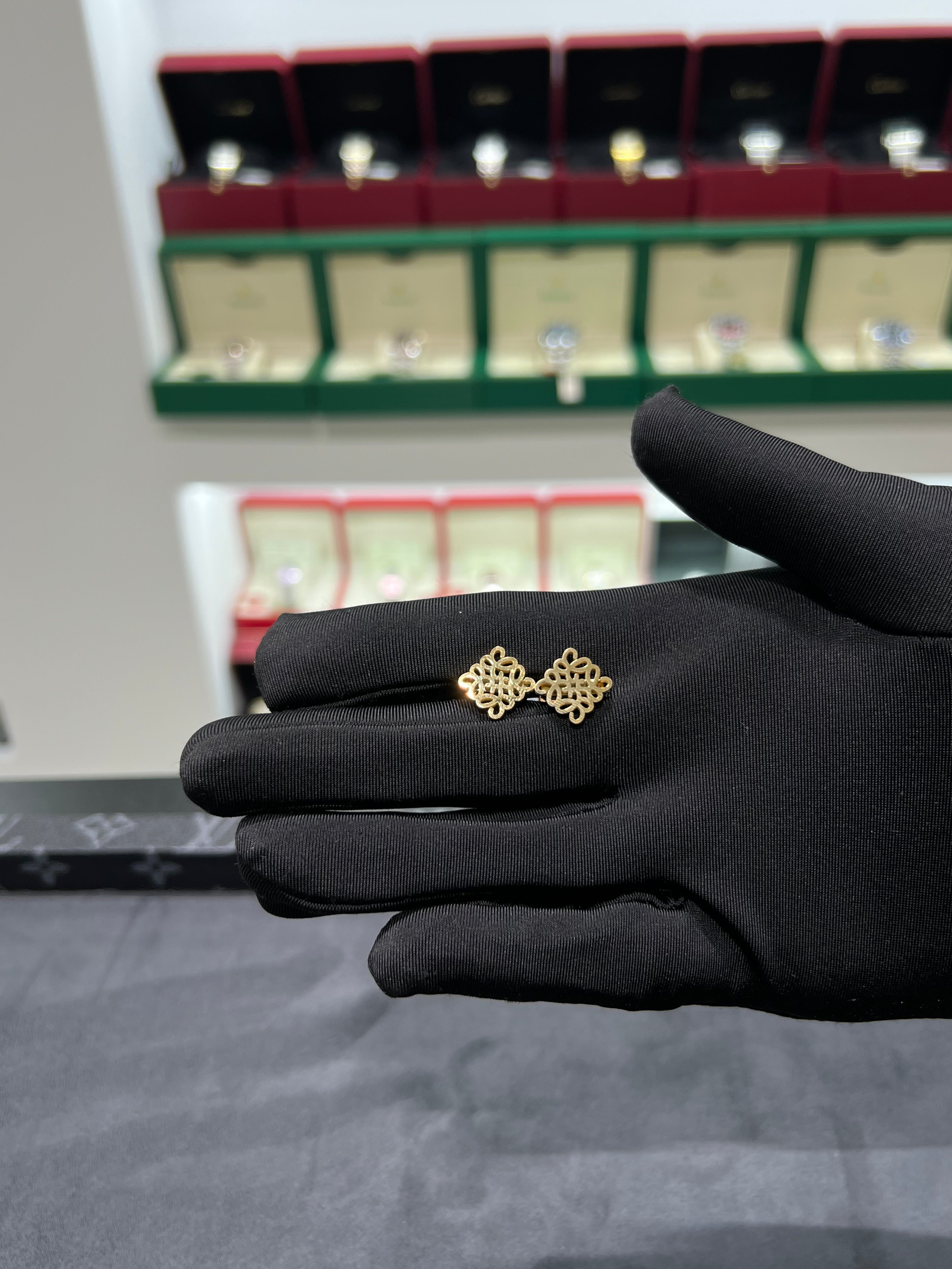 أقراط أذن لويفي