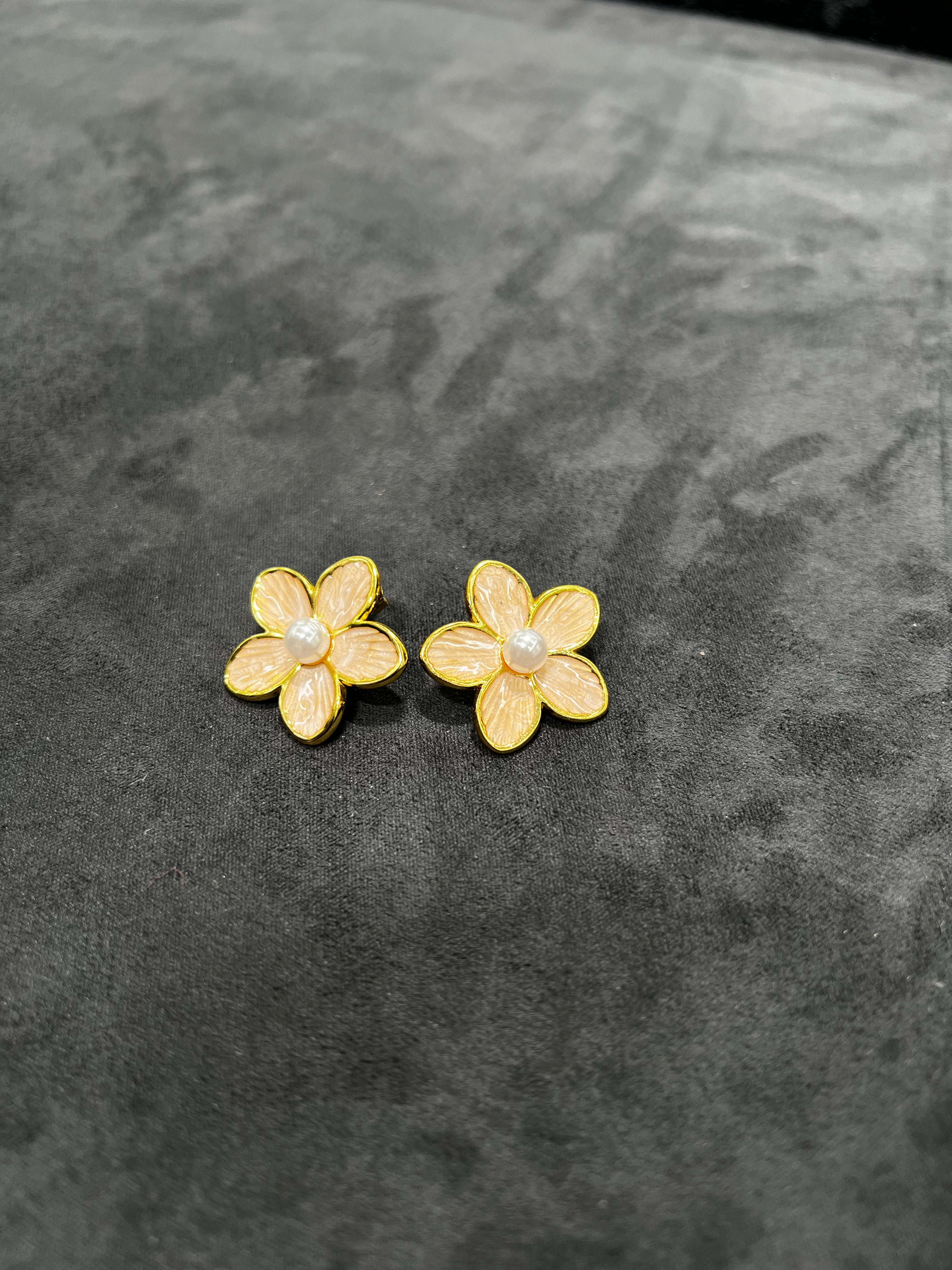 اقراط اذن الورده بيبي بينك