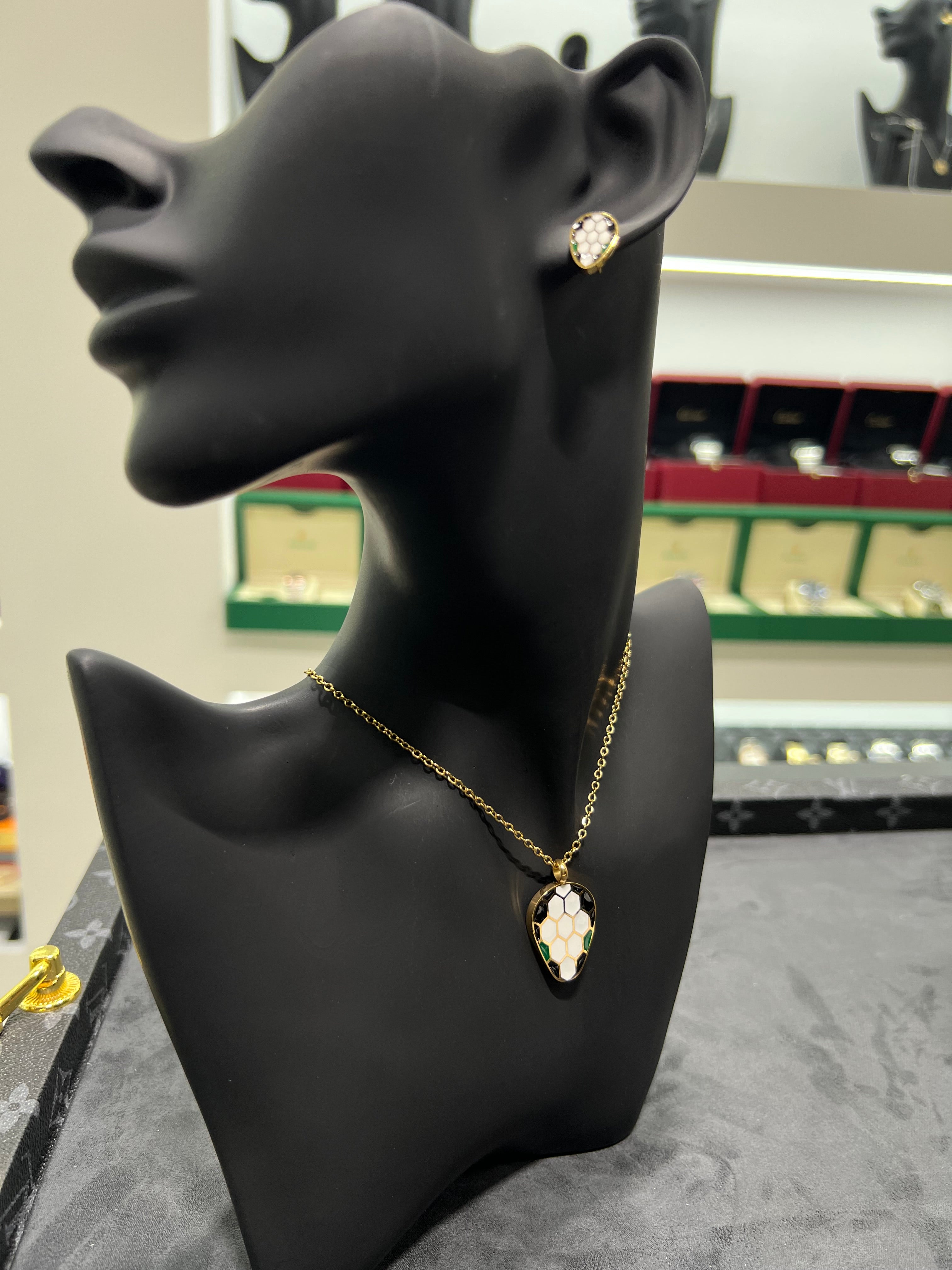 طقم بولغري قطعتين شعار الافعى الكبير