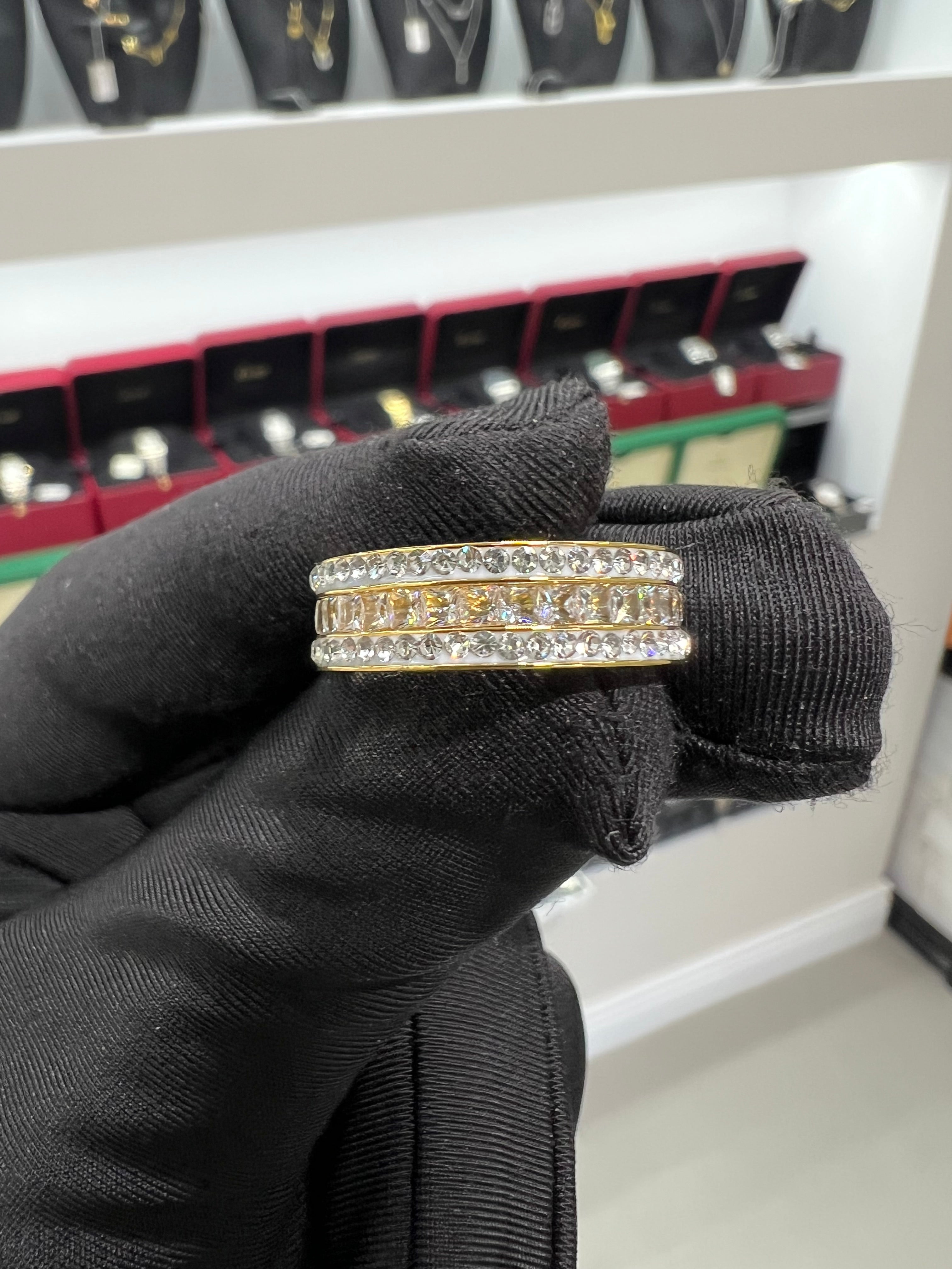 خاتم الأحجار الذهبي