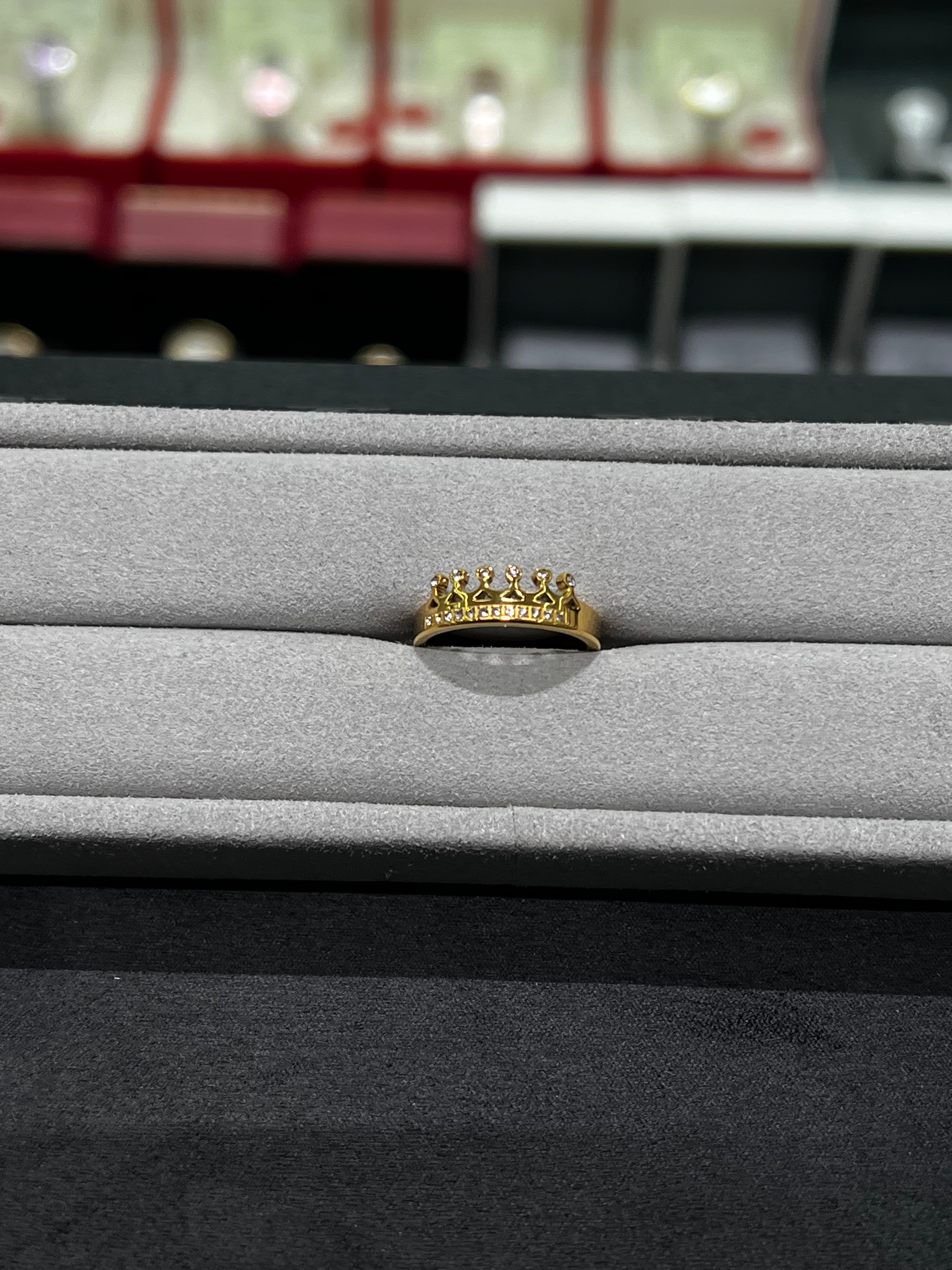 خاتم التاج الذهبي