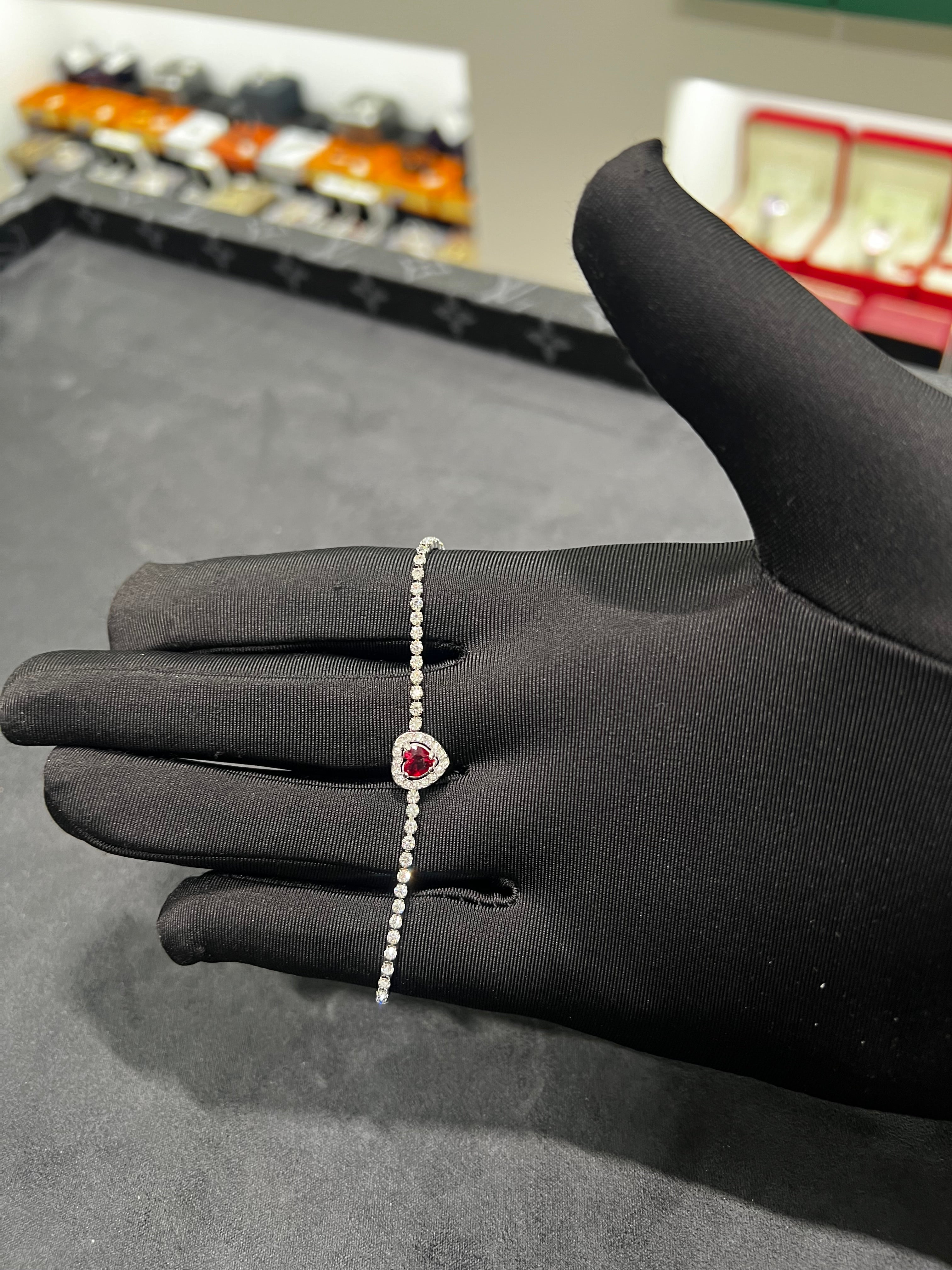 انسيال باندورا القلب احمر