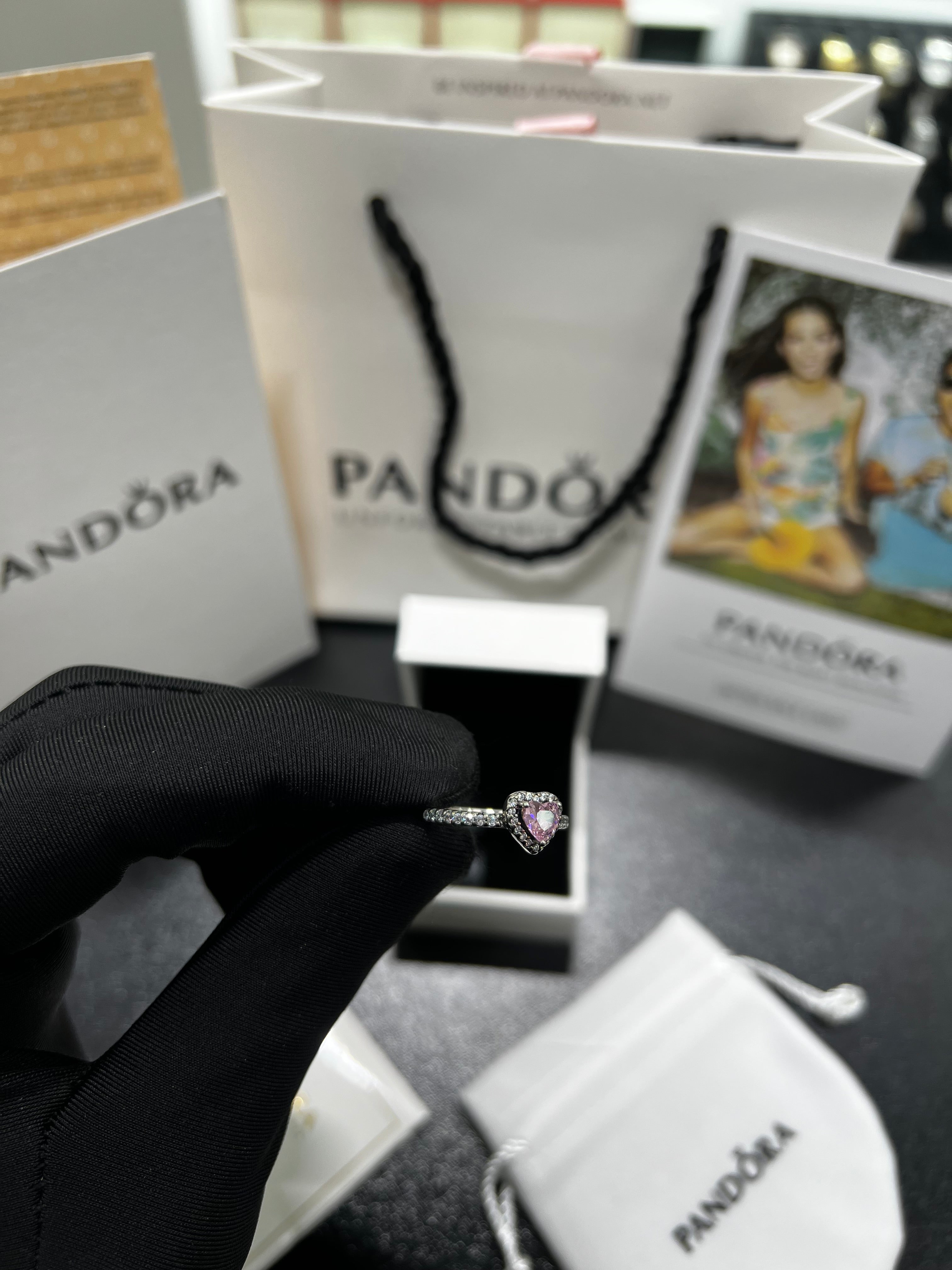 خاتم Pandōra القلب الوردي