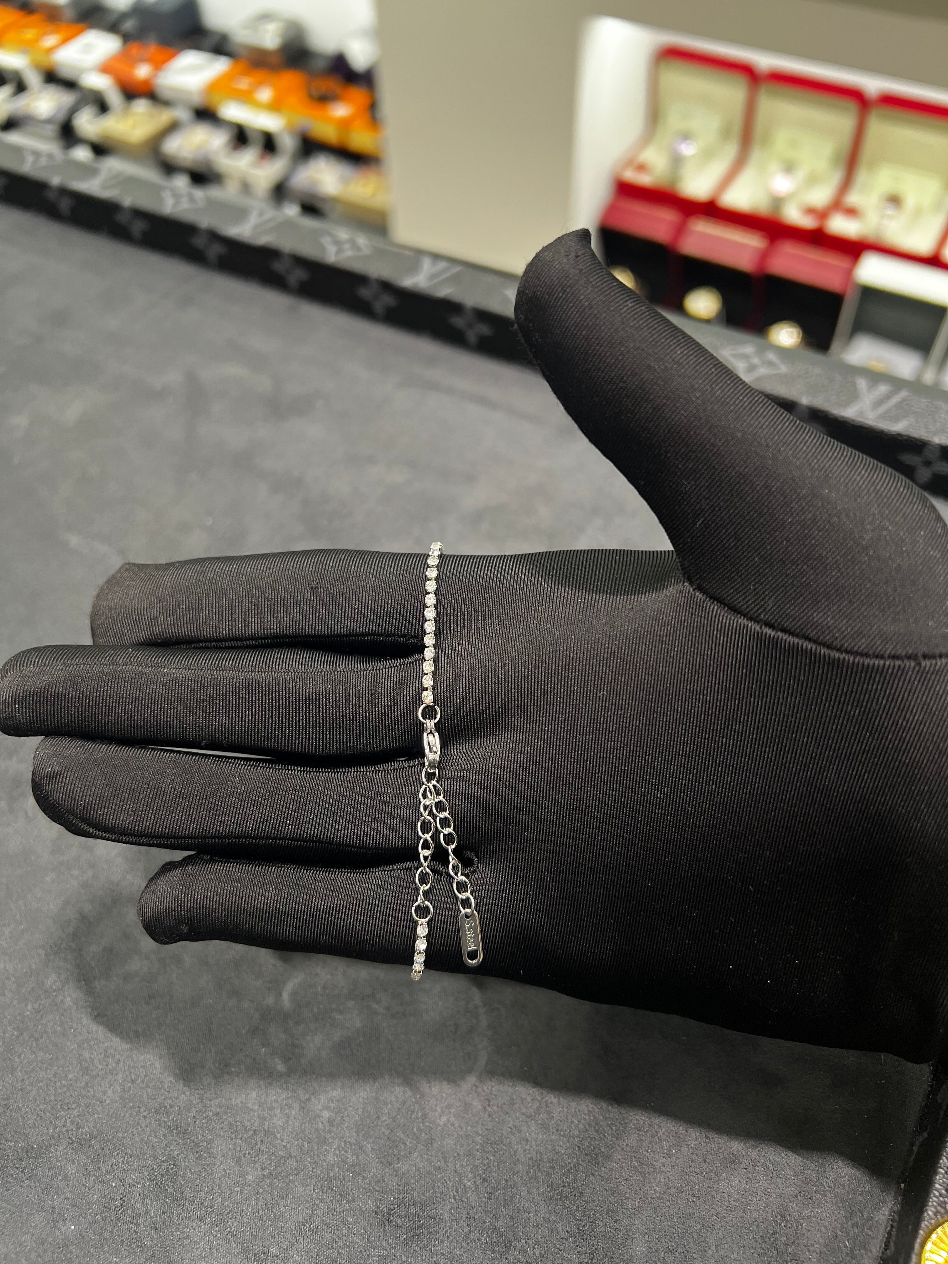 انسيال باندورا القلب احمر