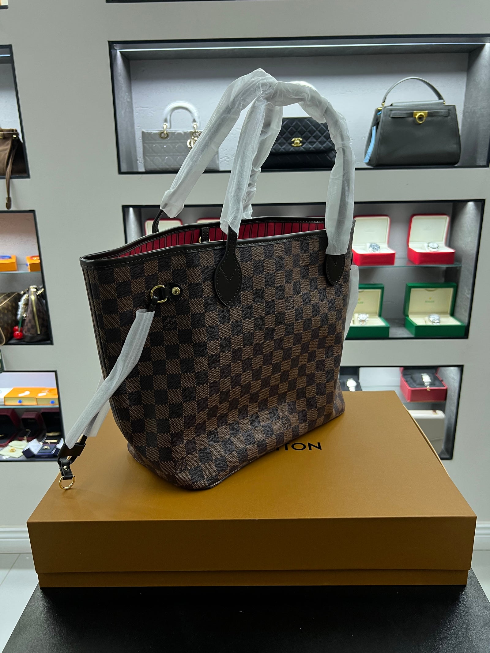 حقيبة نيفرفول تُوت – داميي إيبان
Neverfull Tote – Damier Ébène
