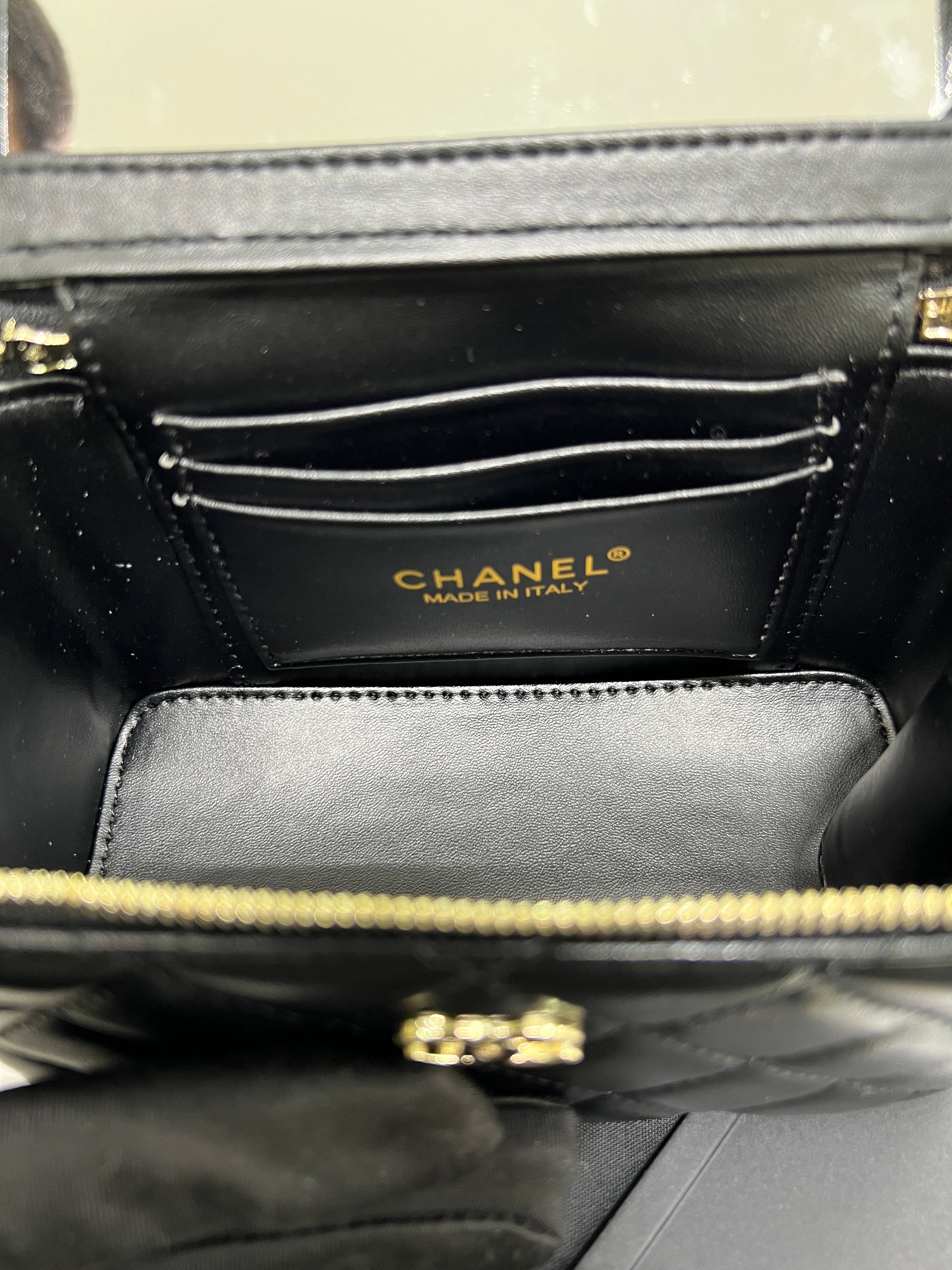 Vanity Case – Quilted Leather (Black)