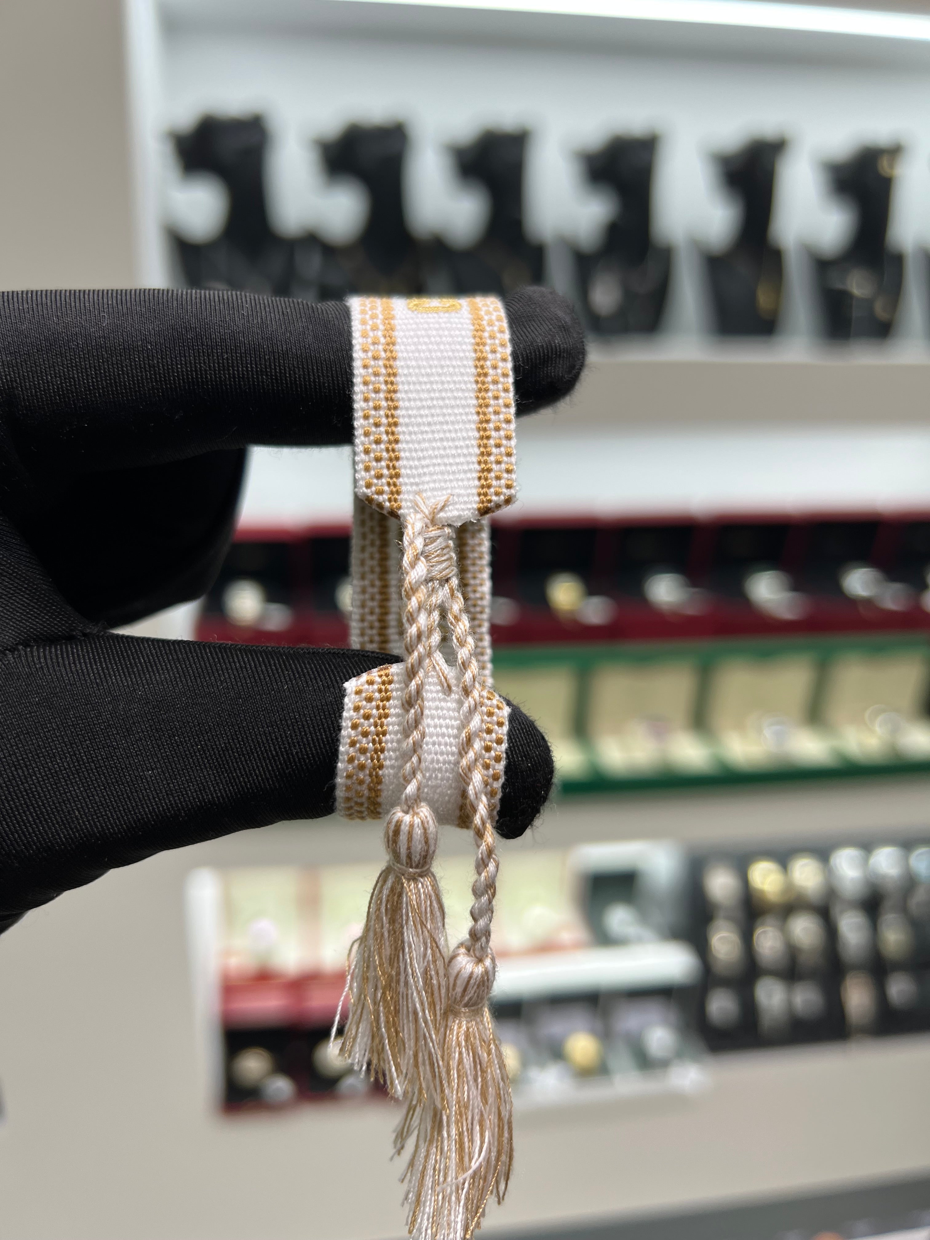 ديور قماش ابيض