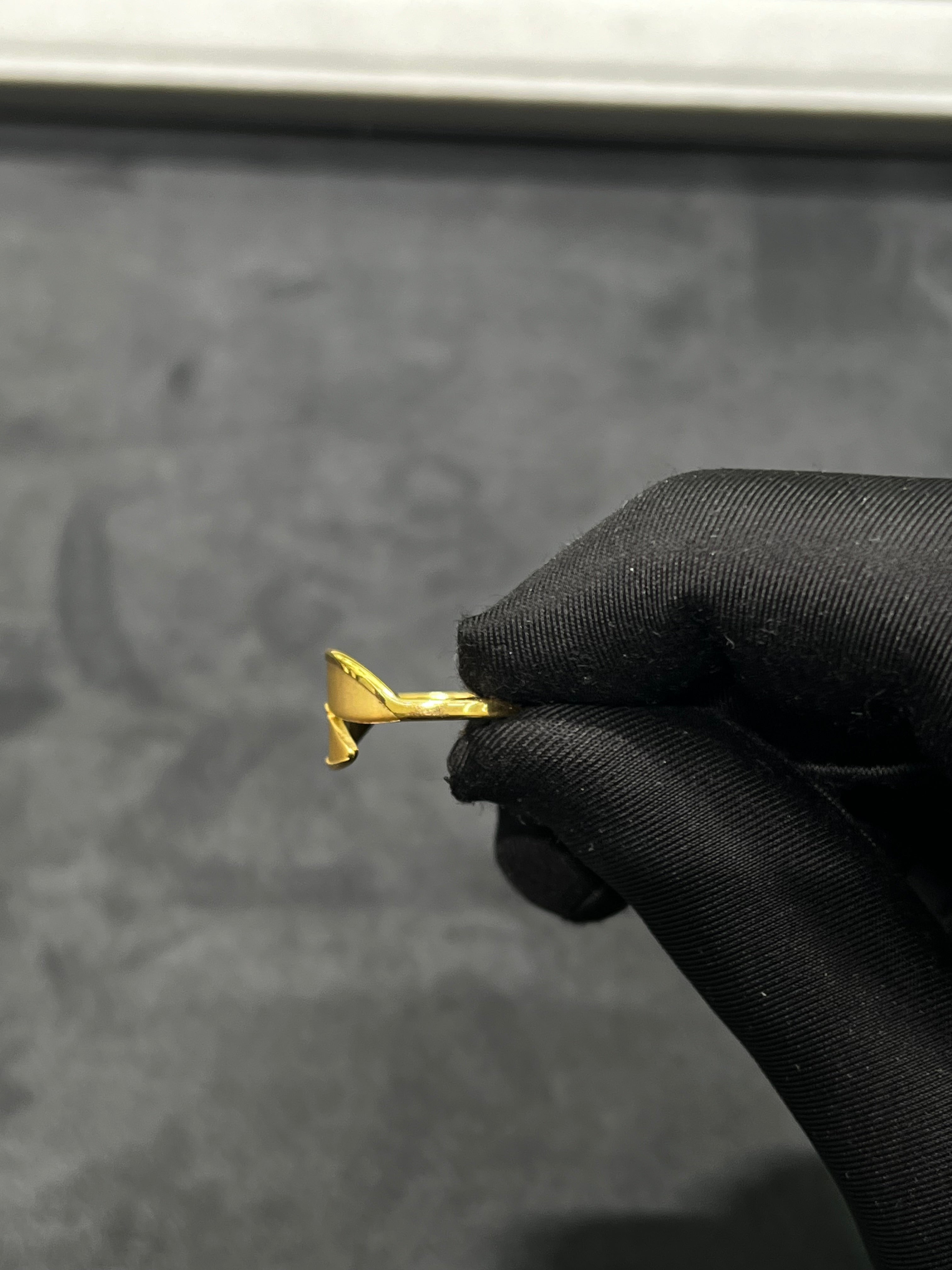 خاتم ورقتين الذهبيتين