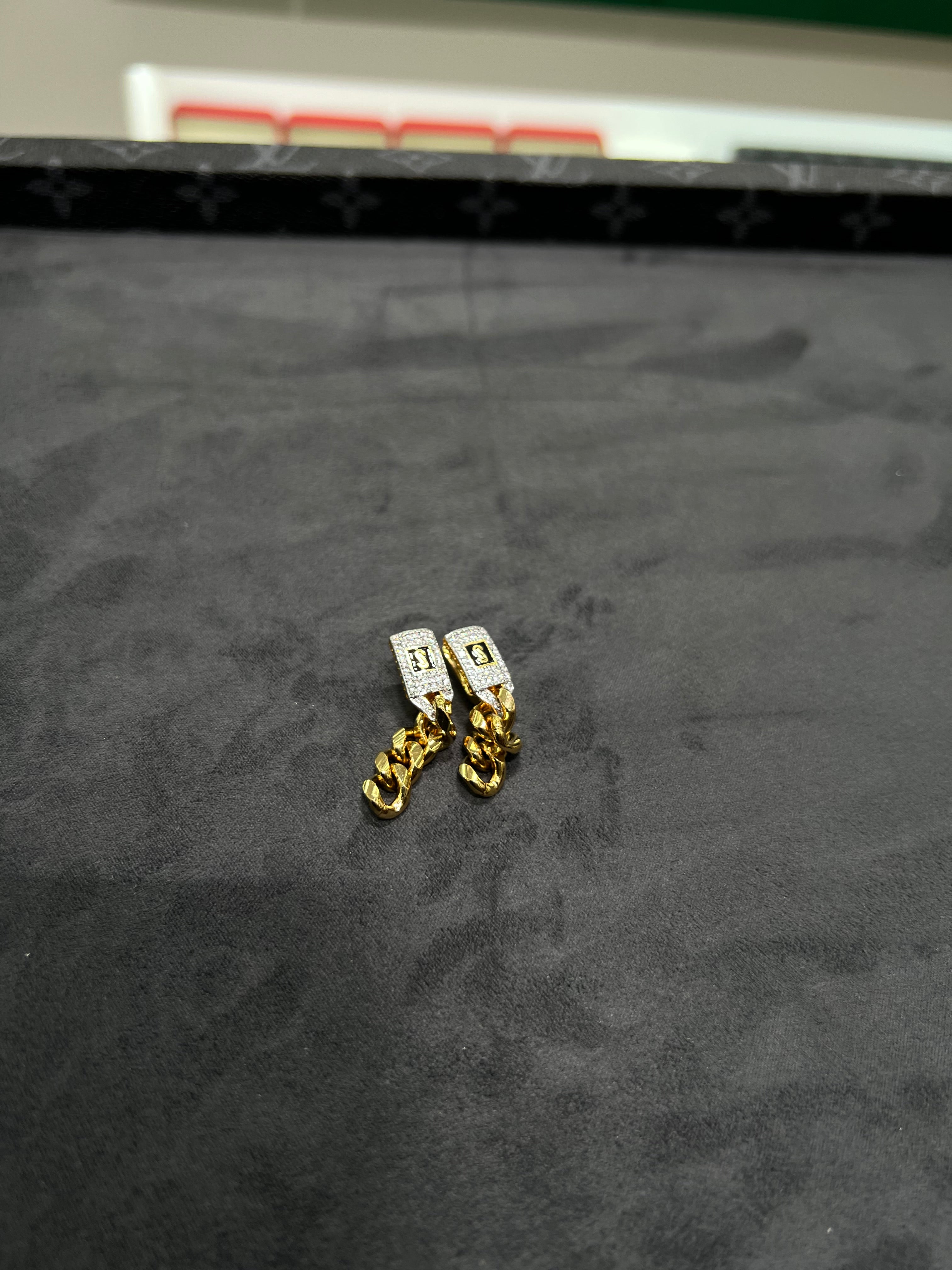 اقراط اذن موناكو طويل