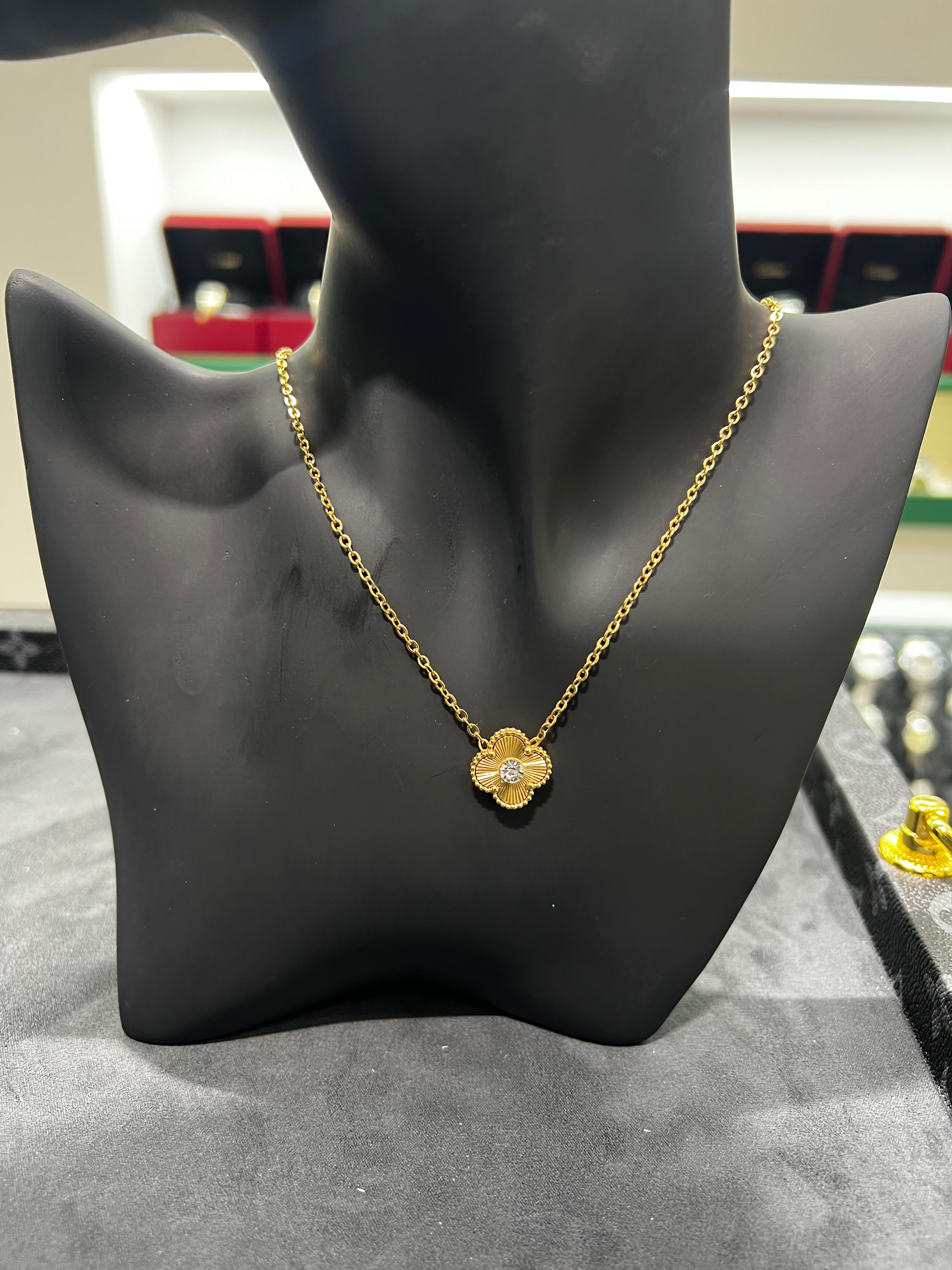 طقم فان كلييف حني مرصع