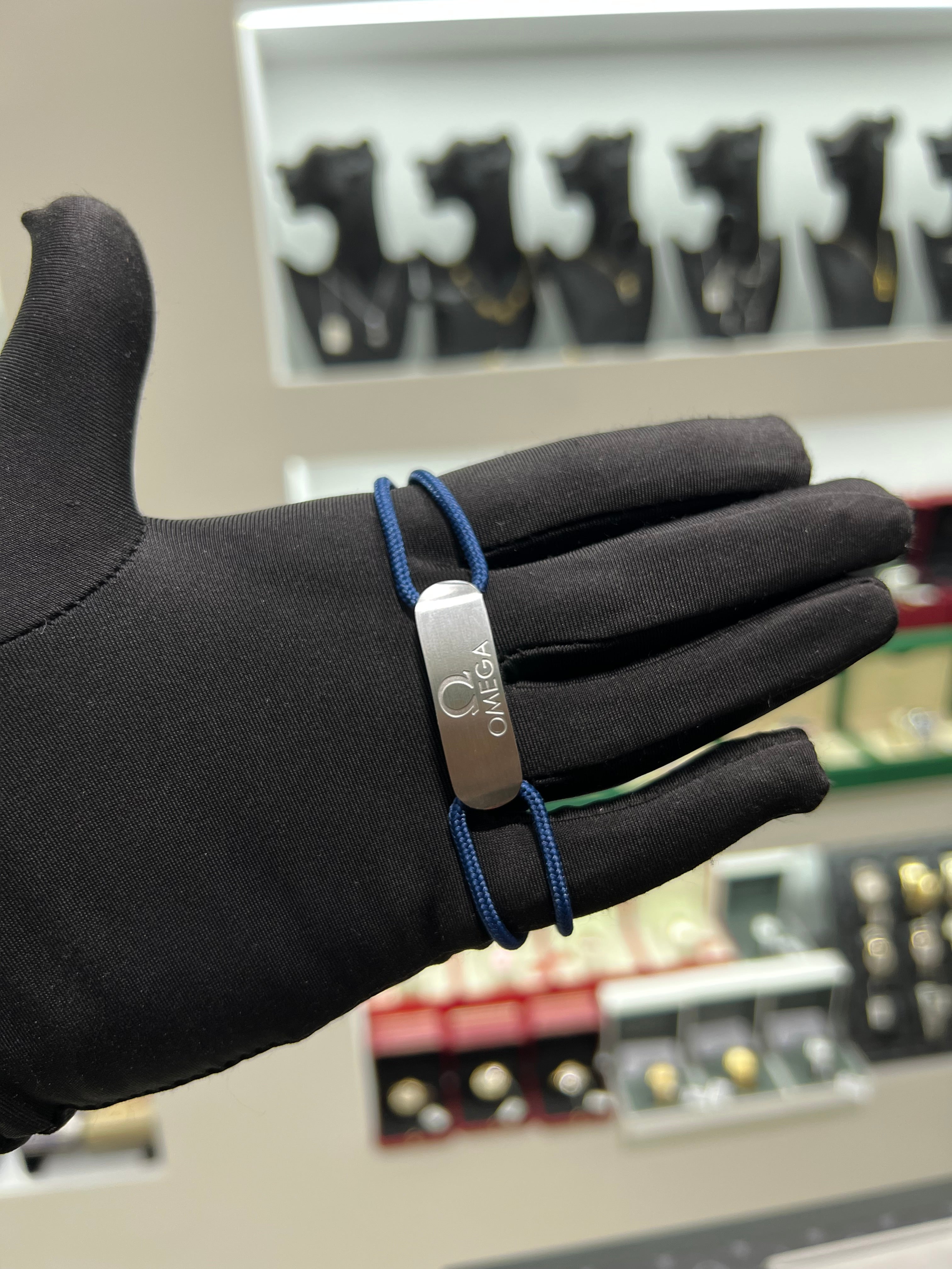 سوار خيط أوميغا كبيره ازرق