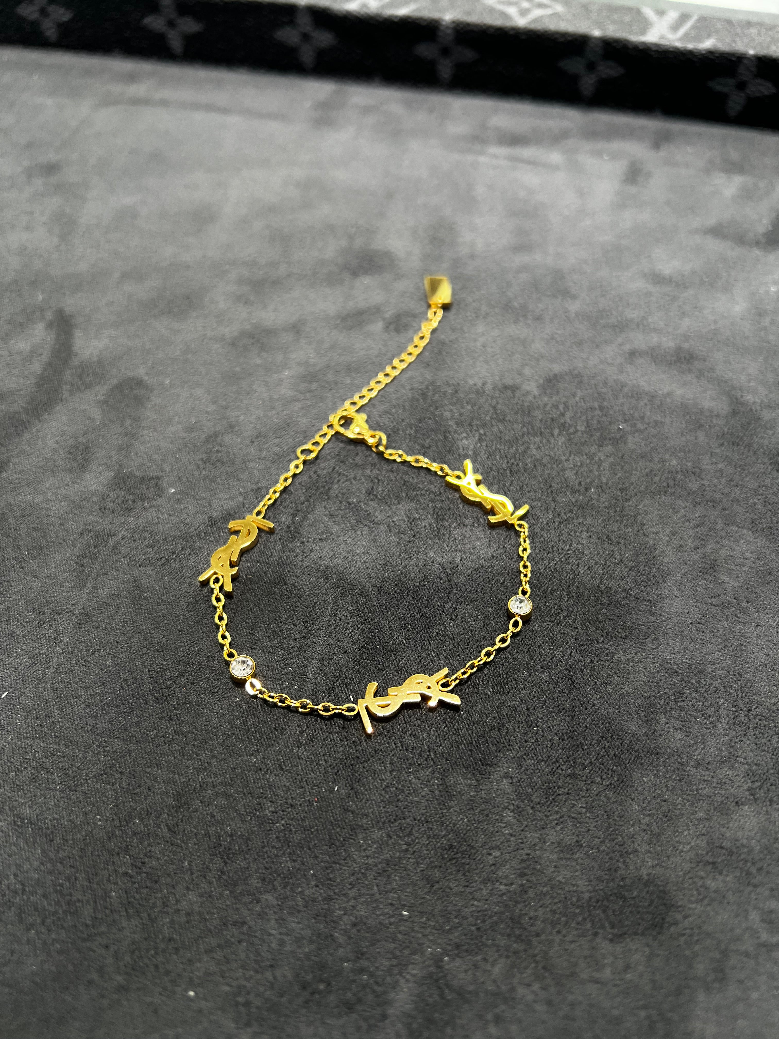 انسيال سان لوران التلاثي