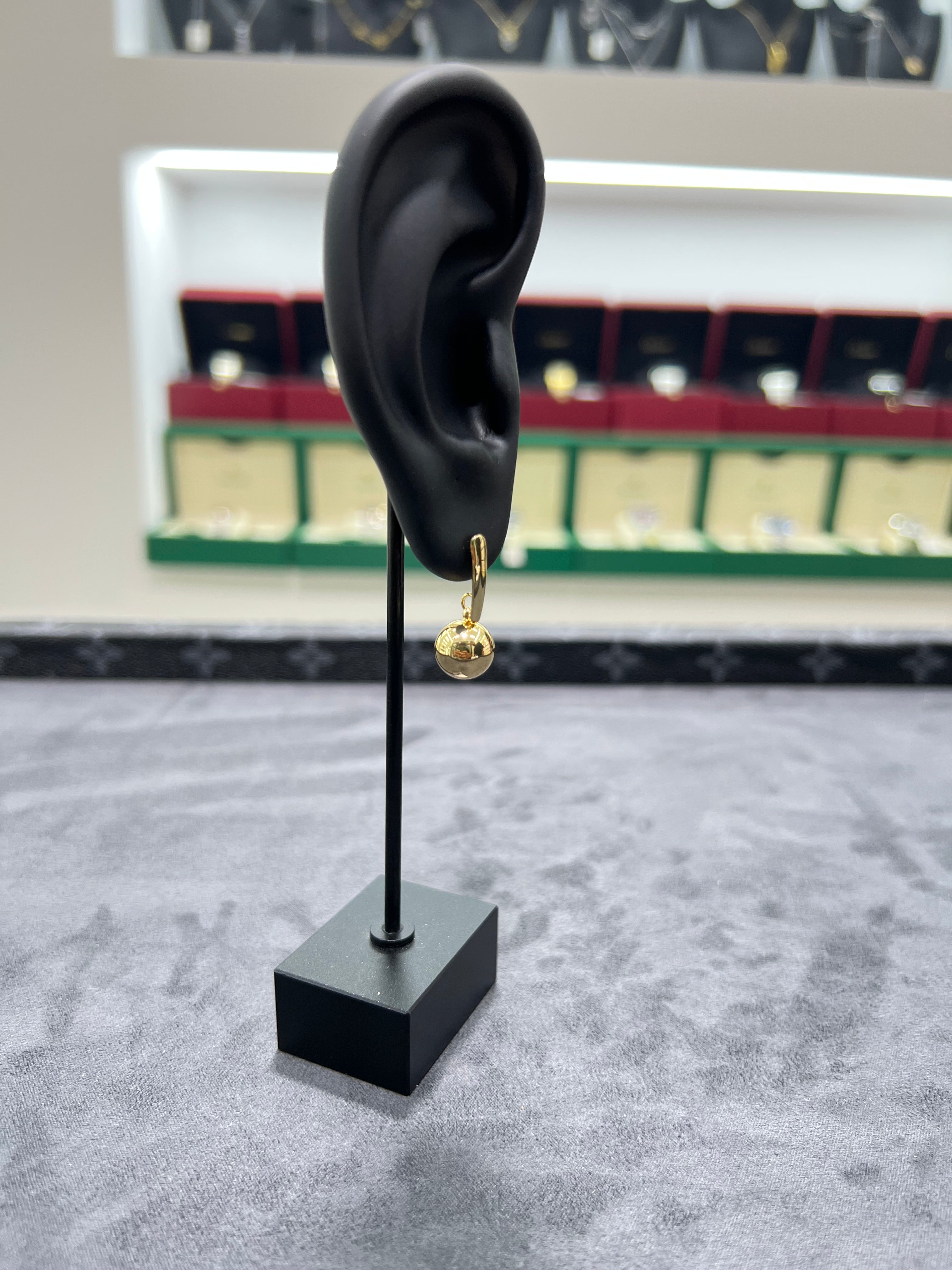 أقراط أذن الكره الذهبيه