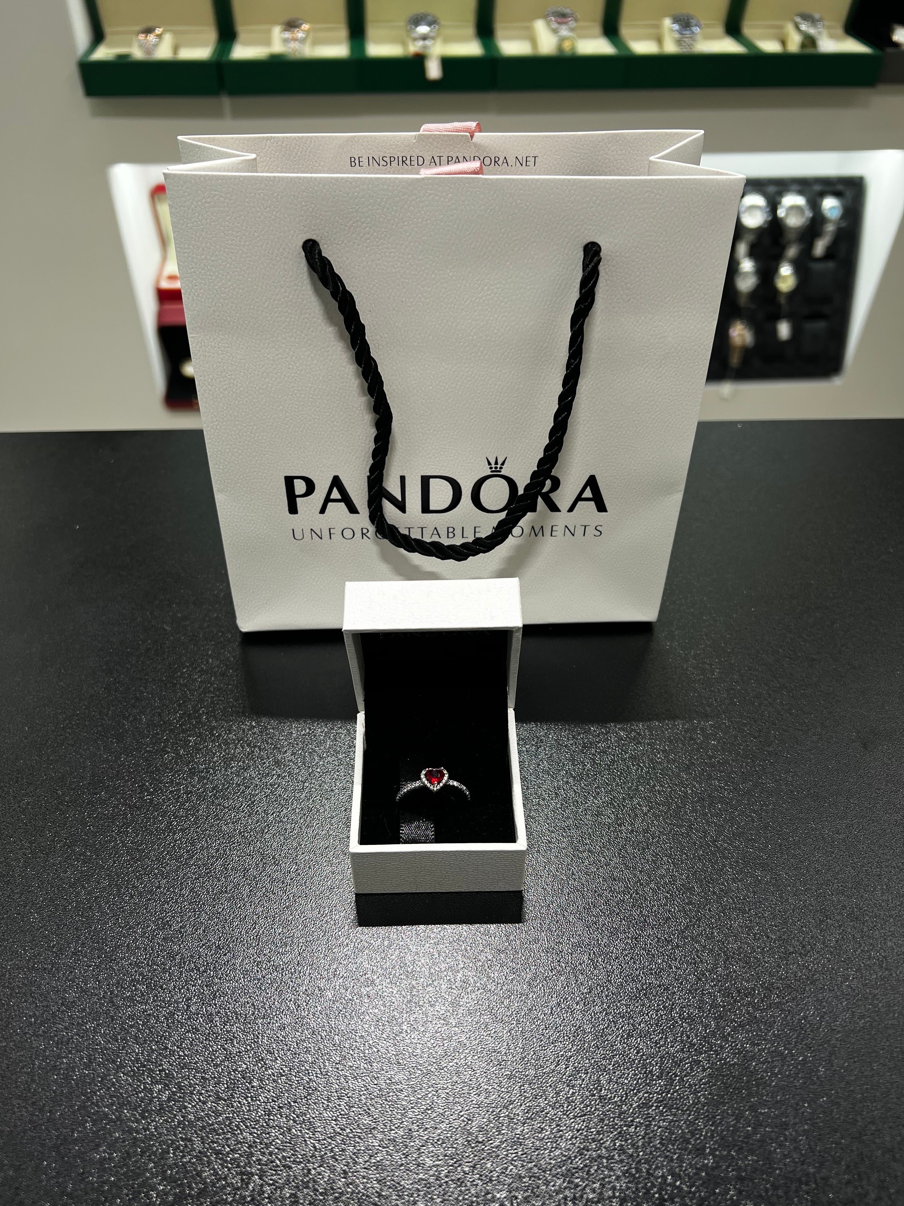 خاتم باندورا القلب الاحمر