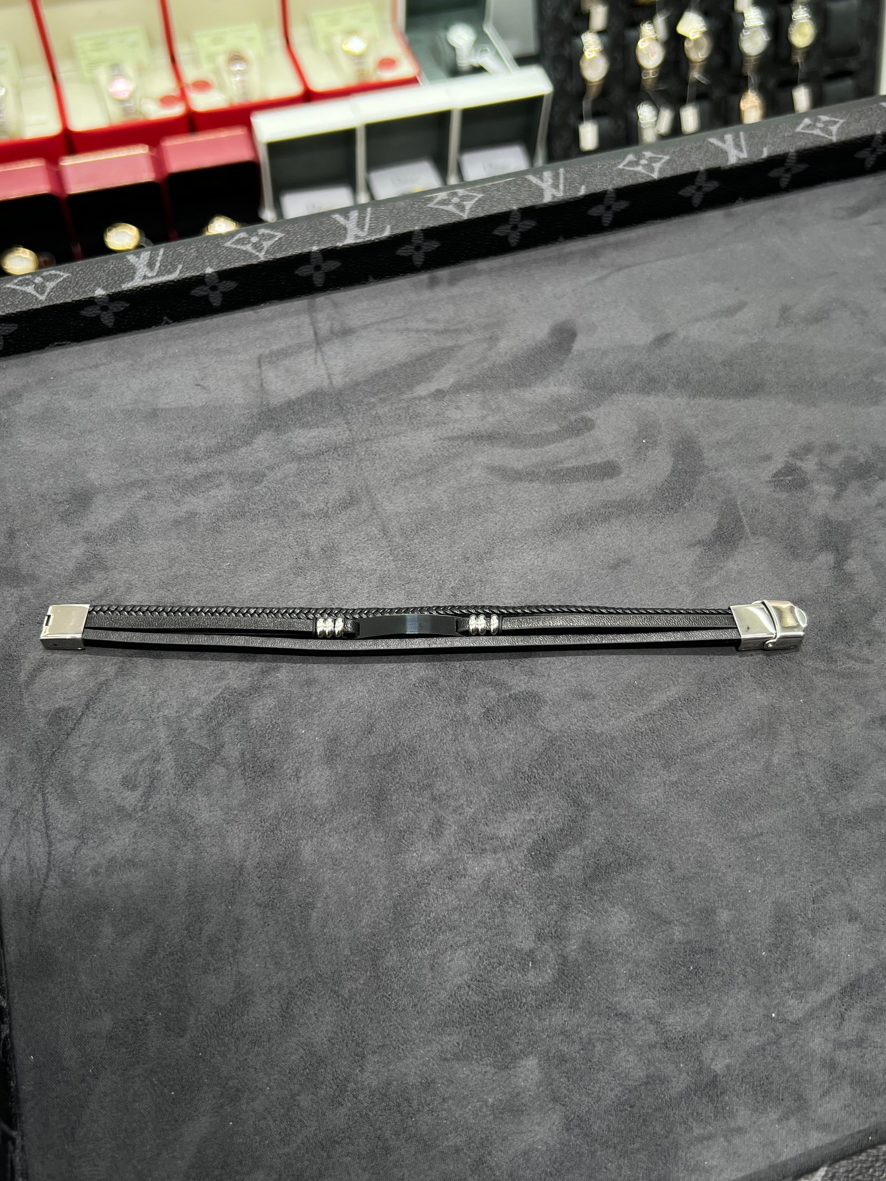 سوار جلد الاسم