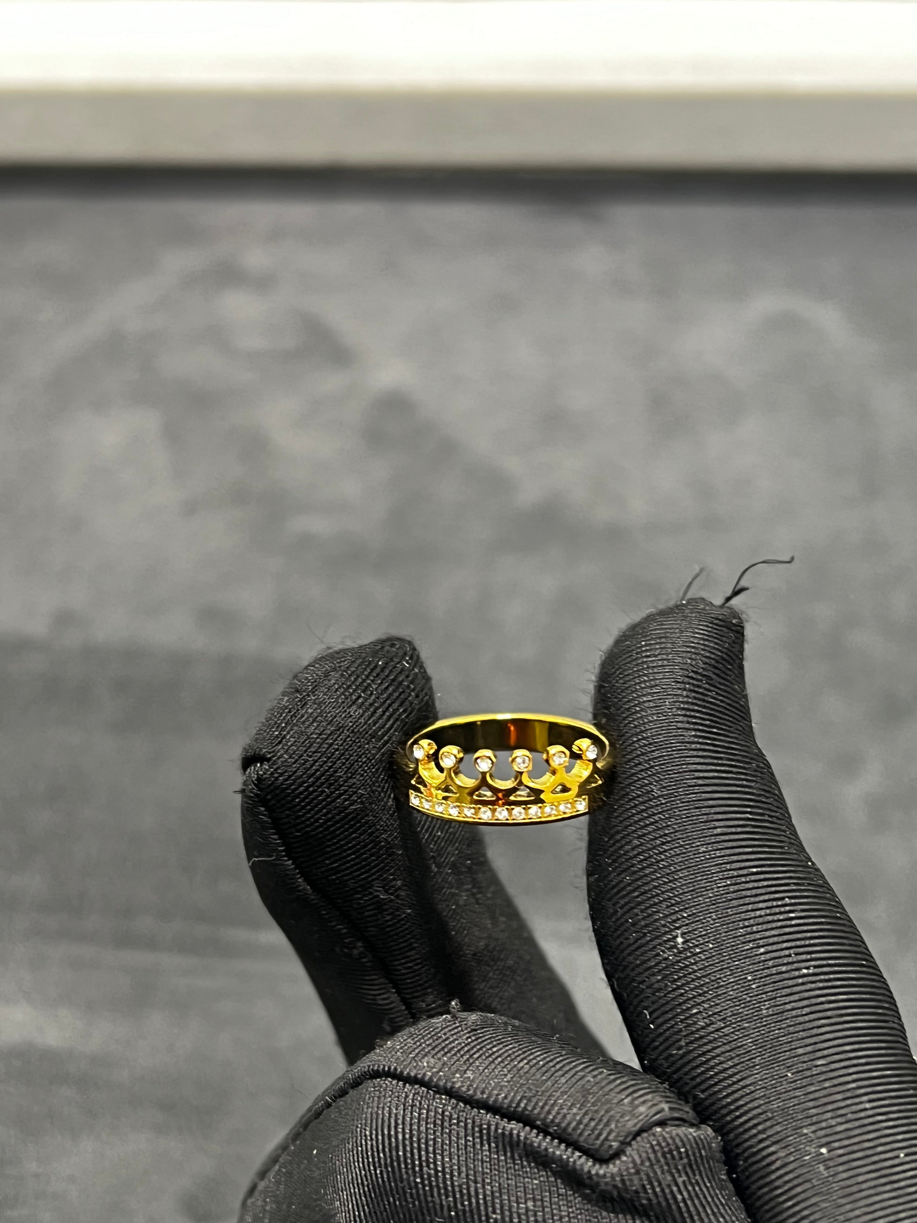 خاتم التاج الذهبي