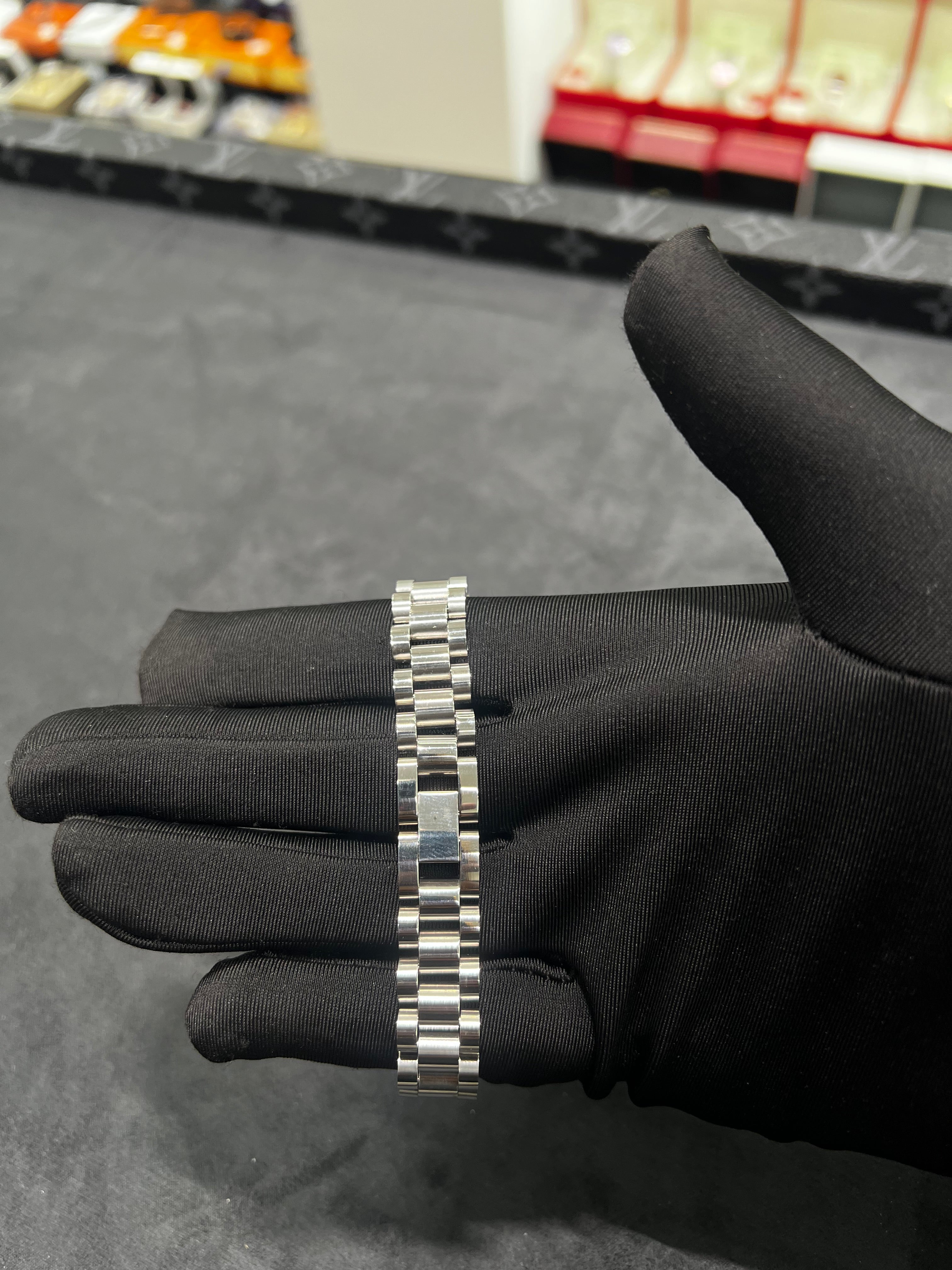 سوار رولكس الاسم فضي