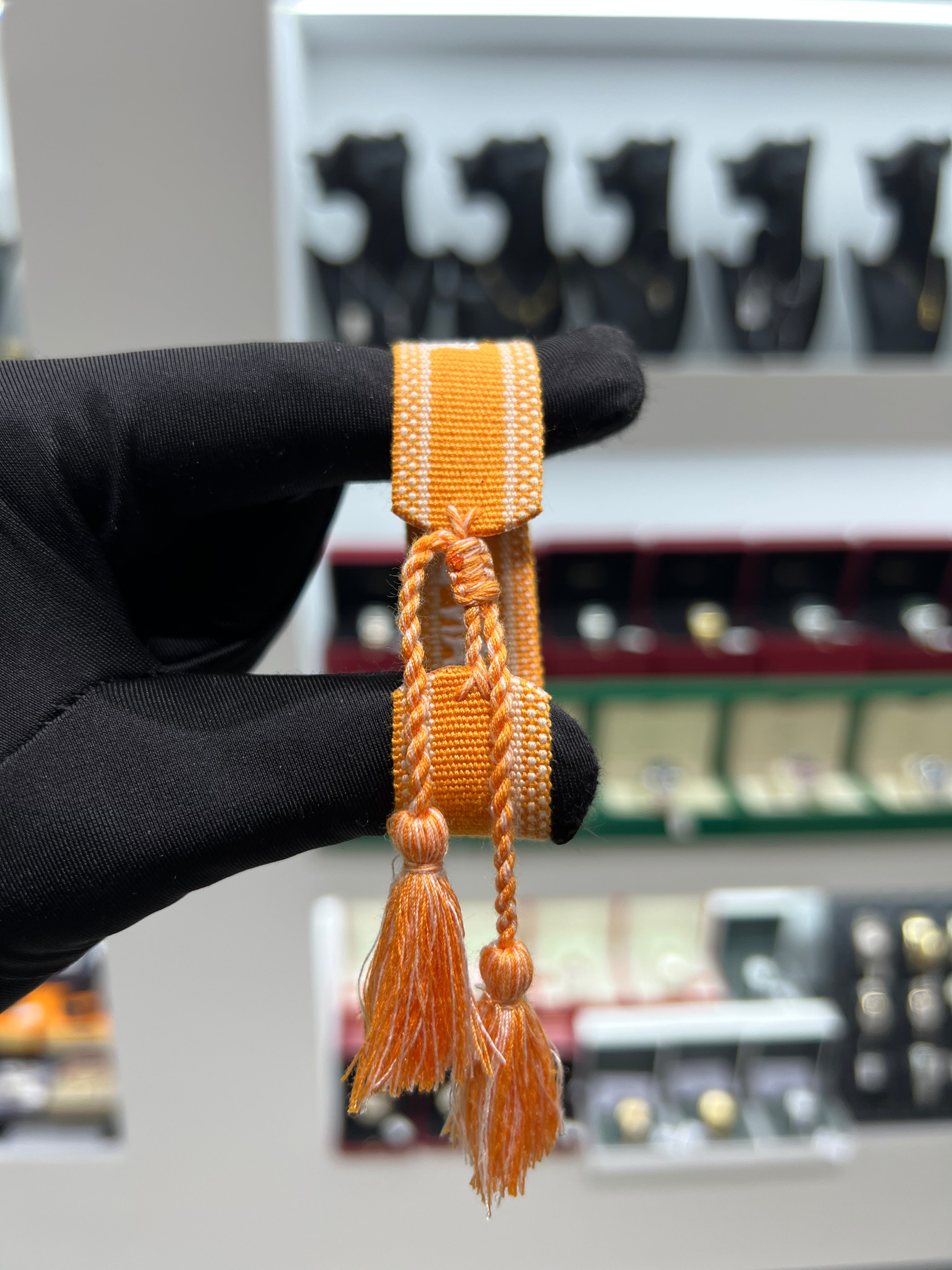 ديور قماش برتقالي