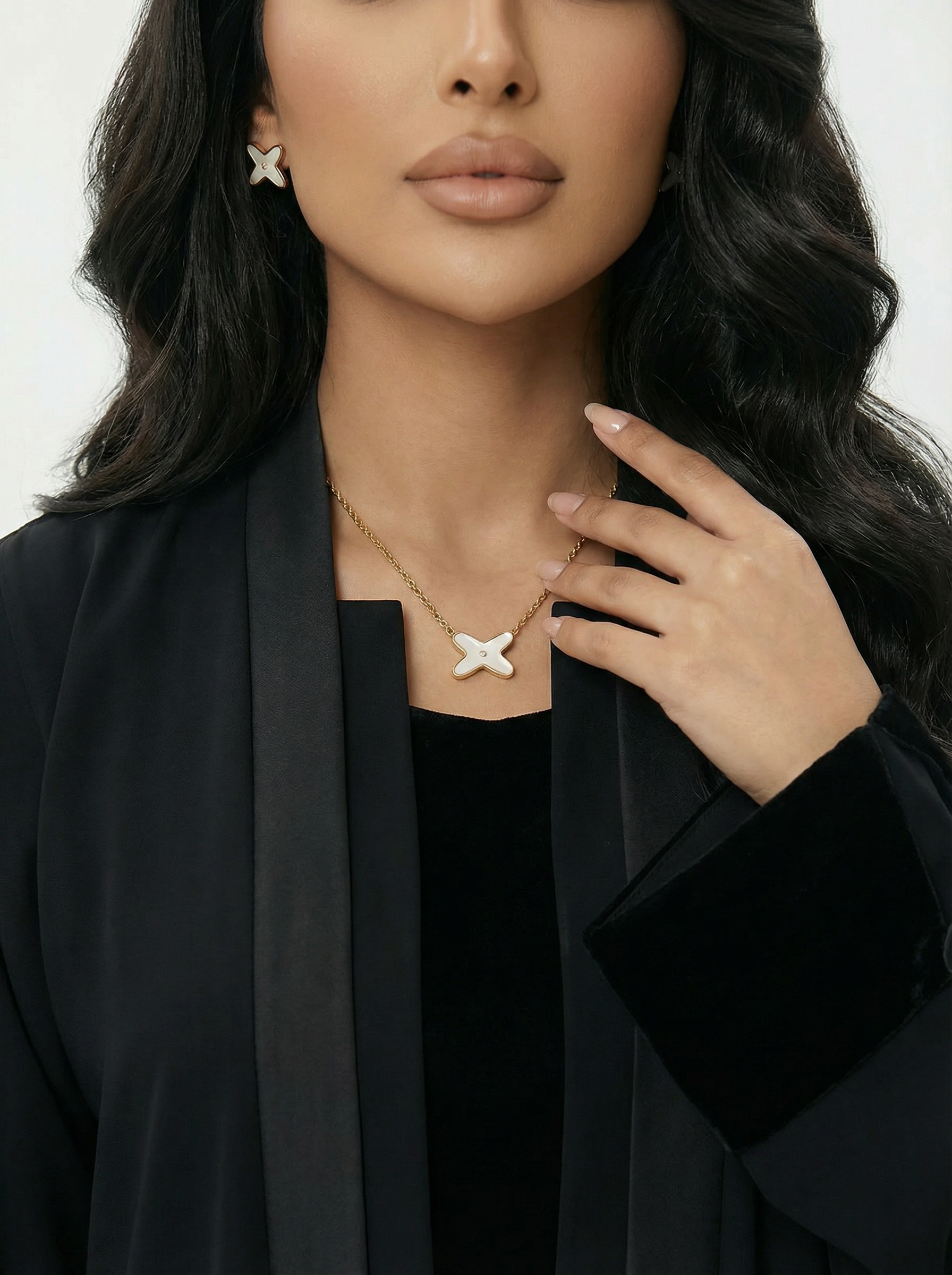 طقم شوميه الابيض