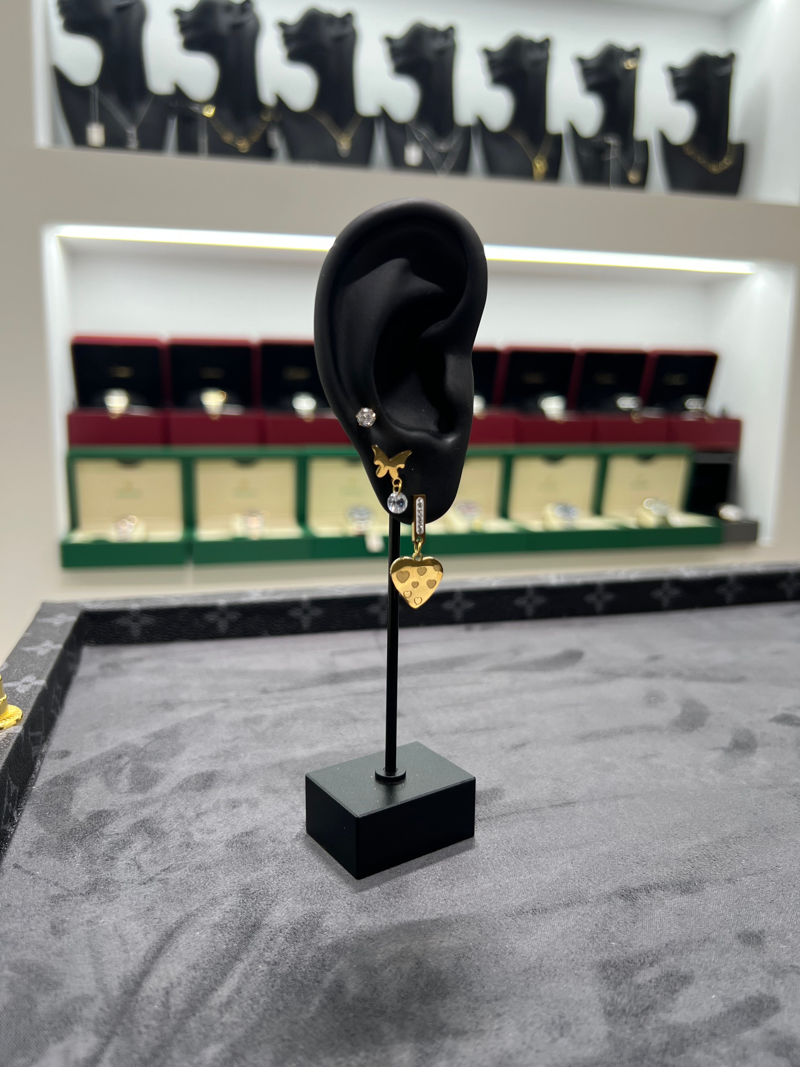 أقراط أذن الفراشه التلاثيات