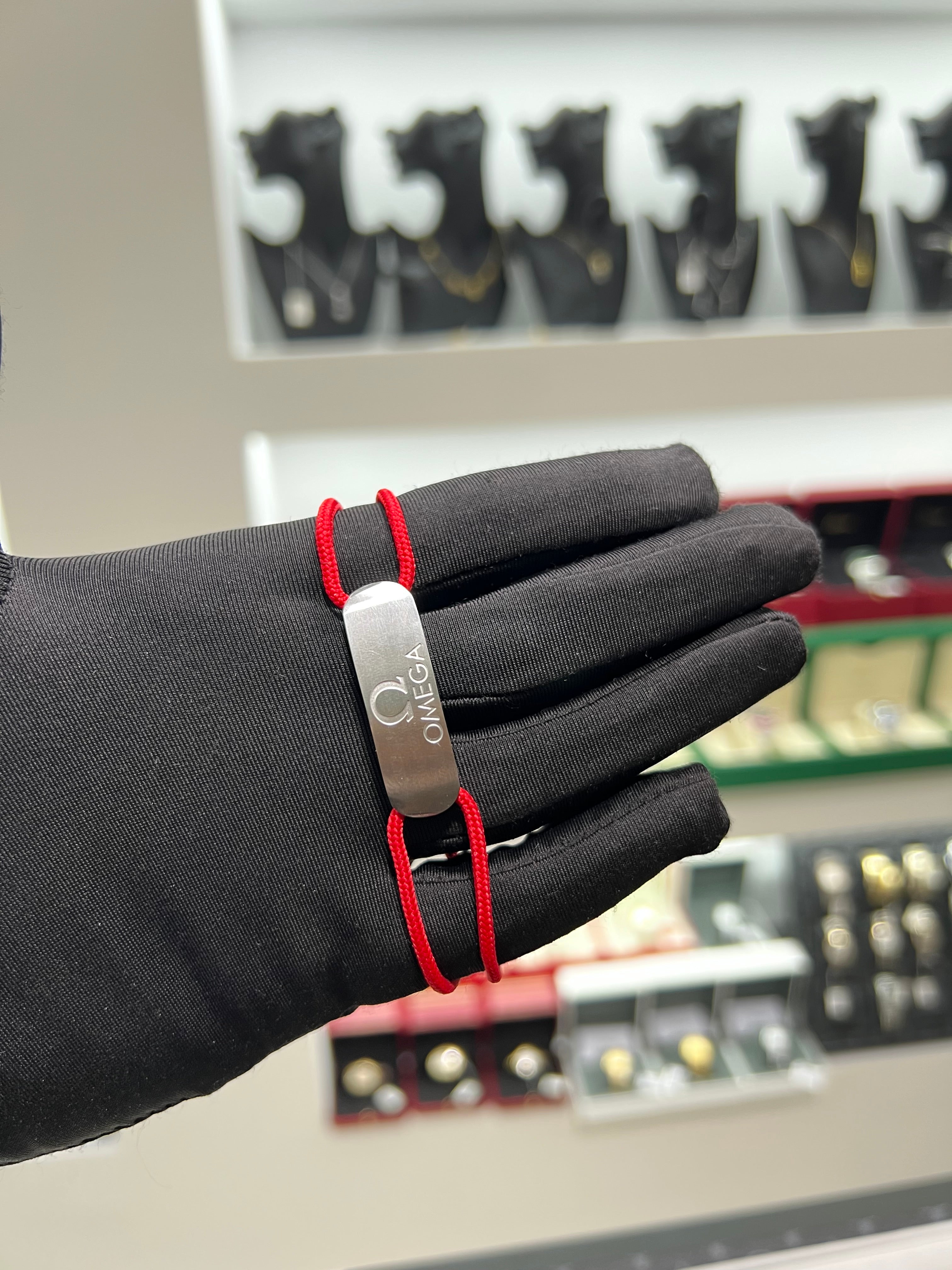 سوار خيط أوميغا كبيره احمر