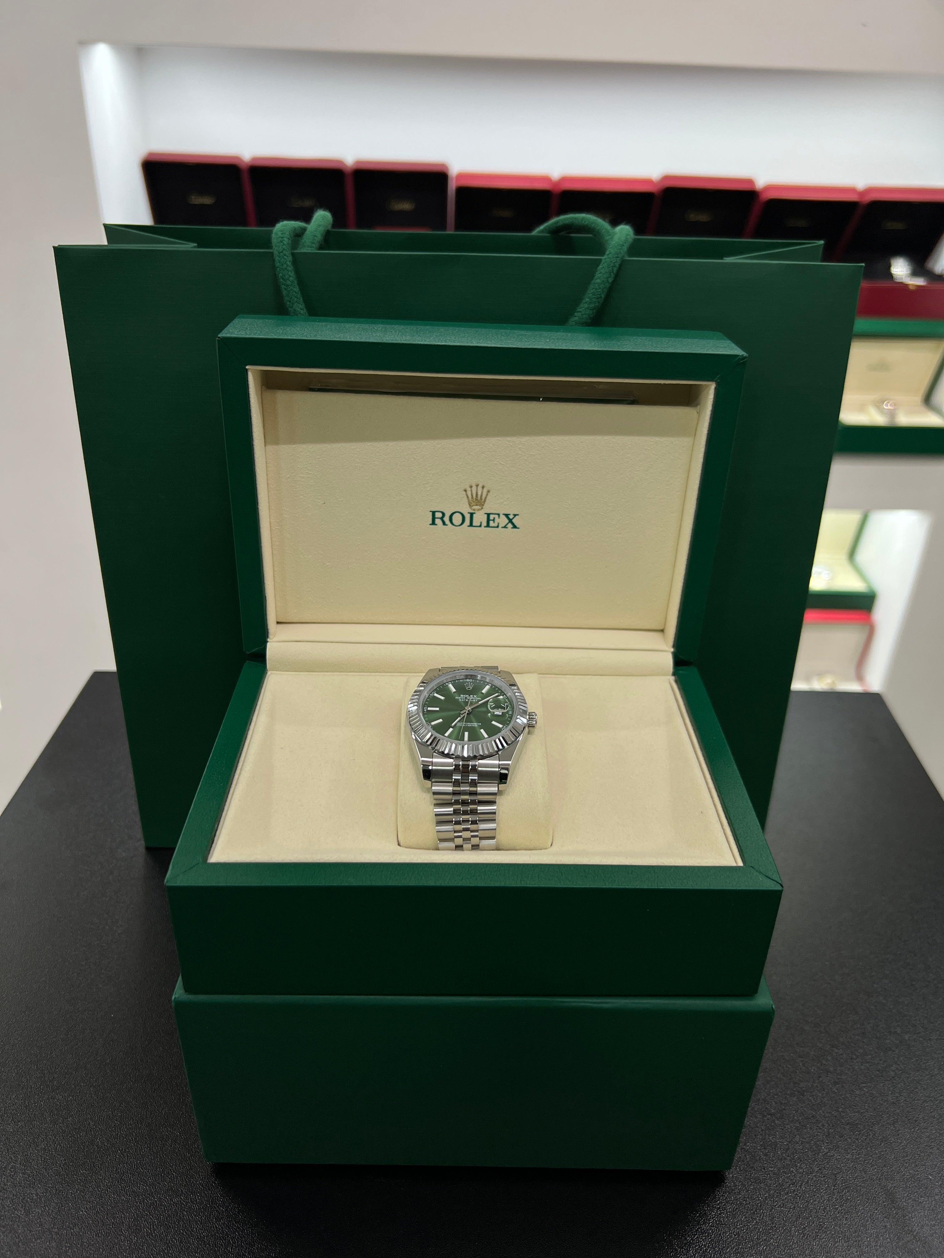 Datejust 41 – Green Dial Jubilee Bracelet