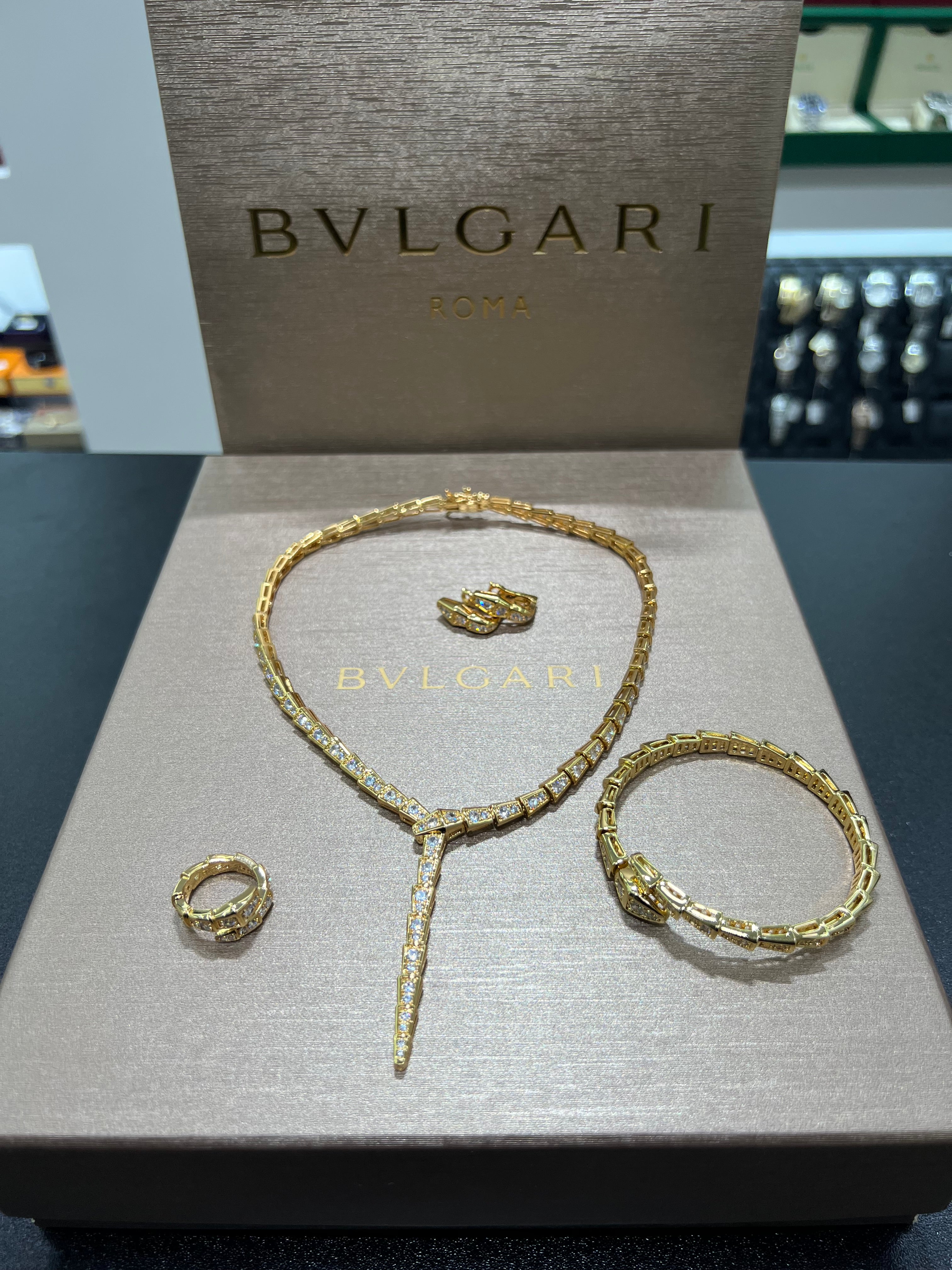 طقم بولغري مرصع كامل بالاقراط القصيره