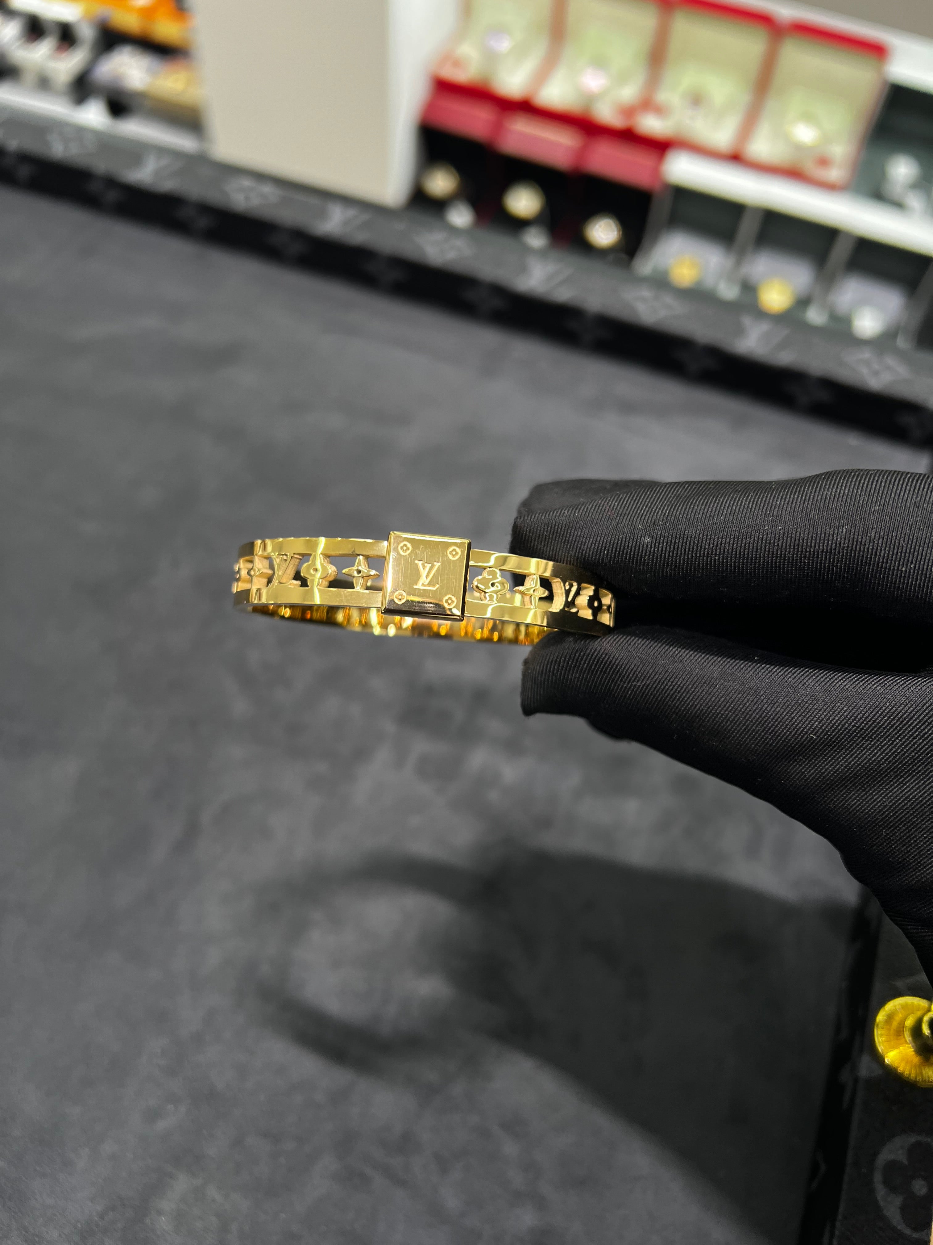 سوار LVمربعLV