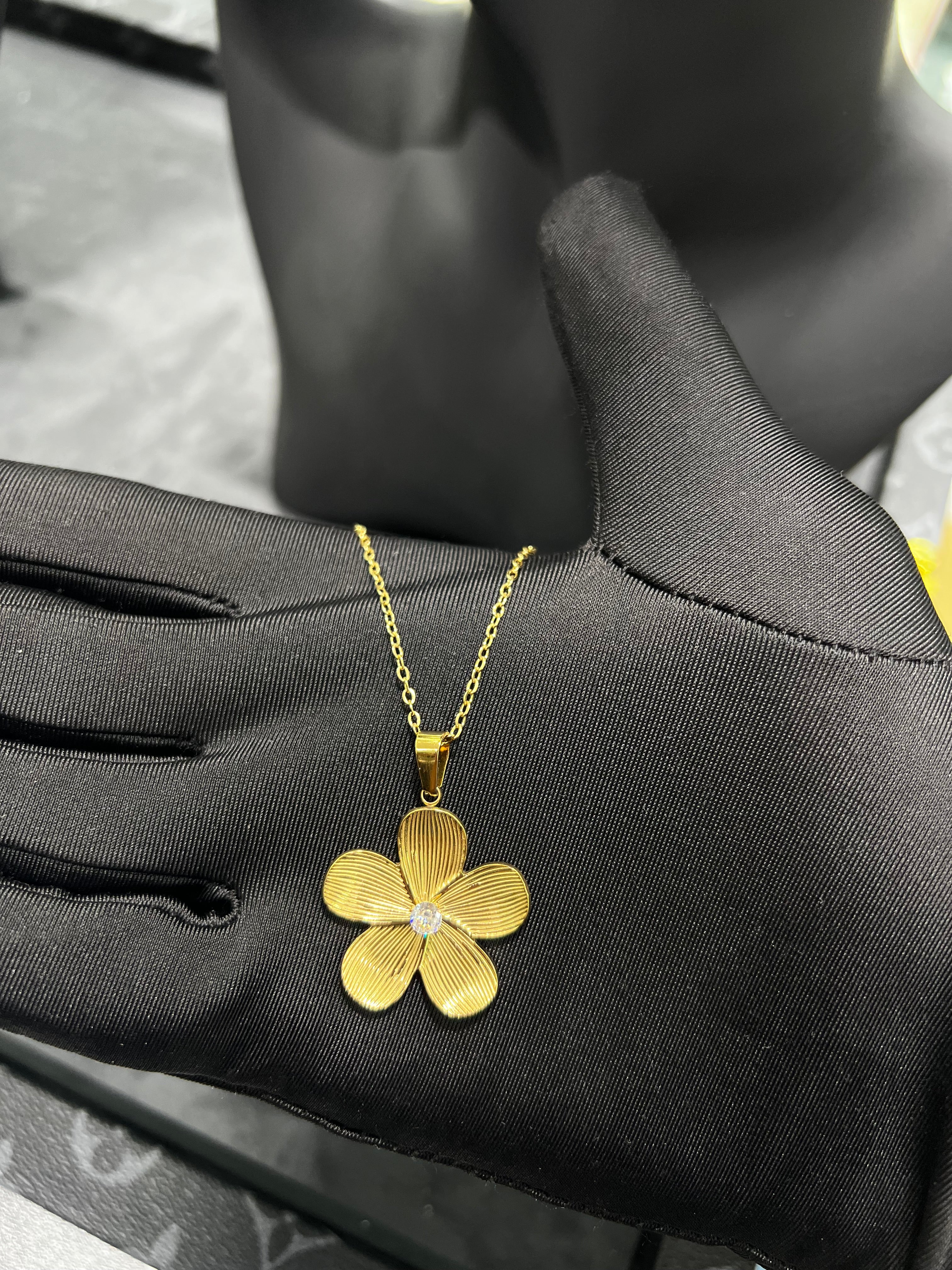 سلسال الورده الكبيره