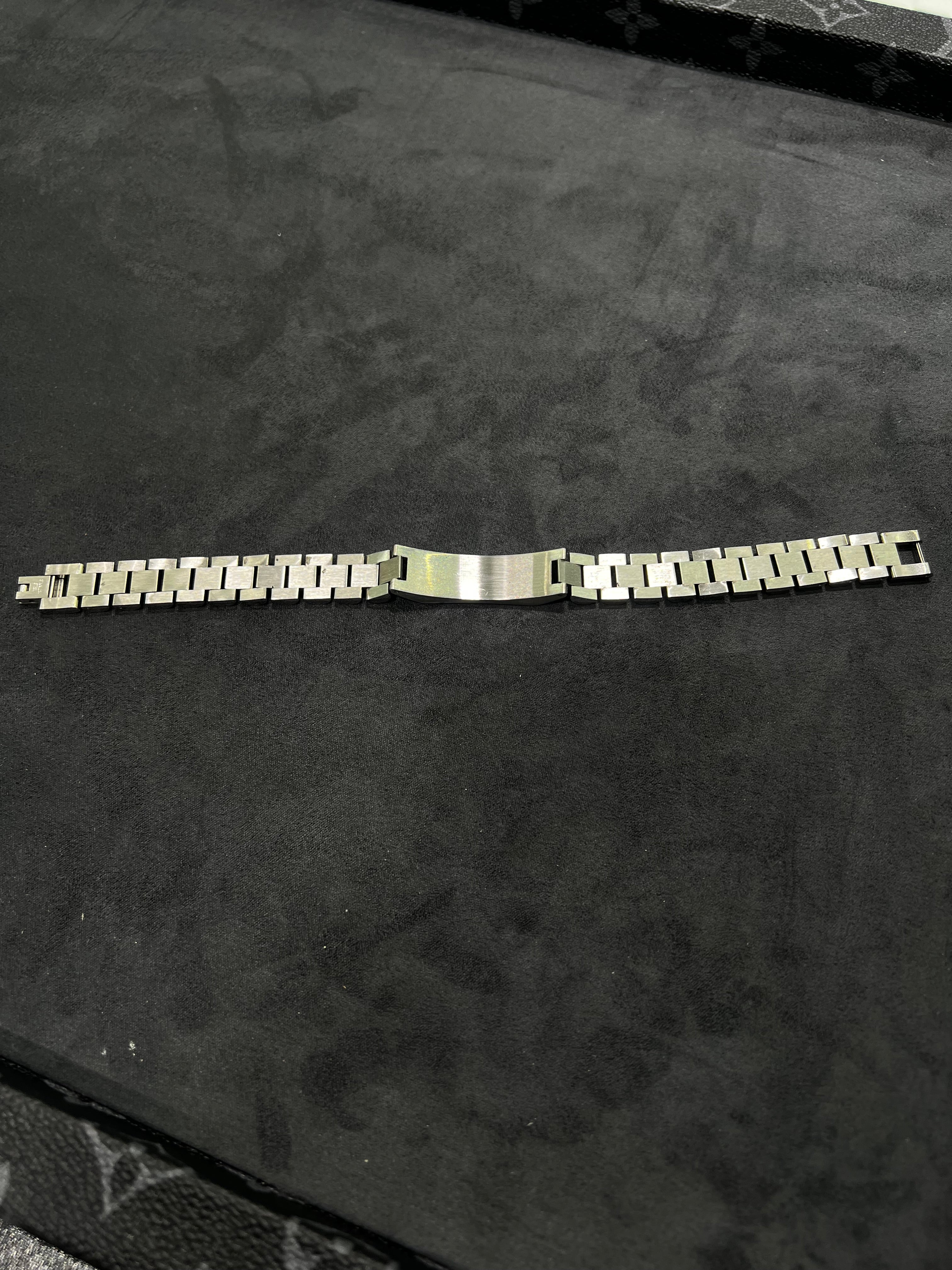 سوار رولكس الاسم فضي