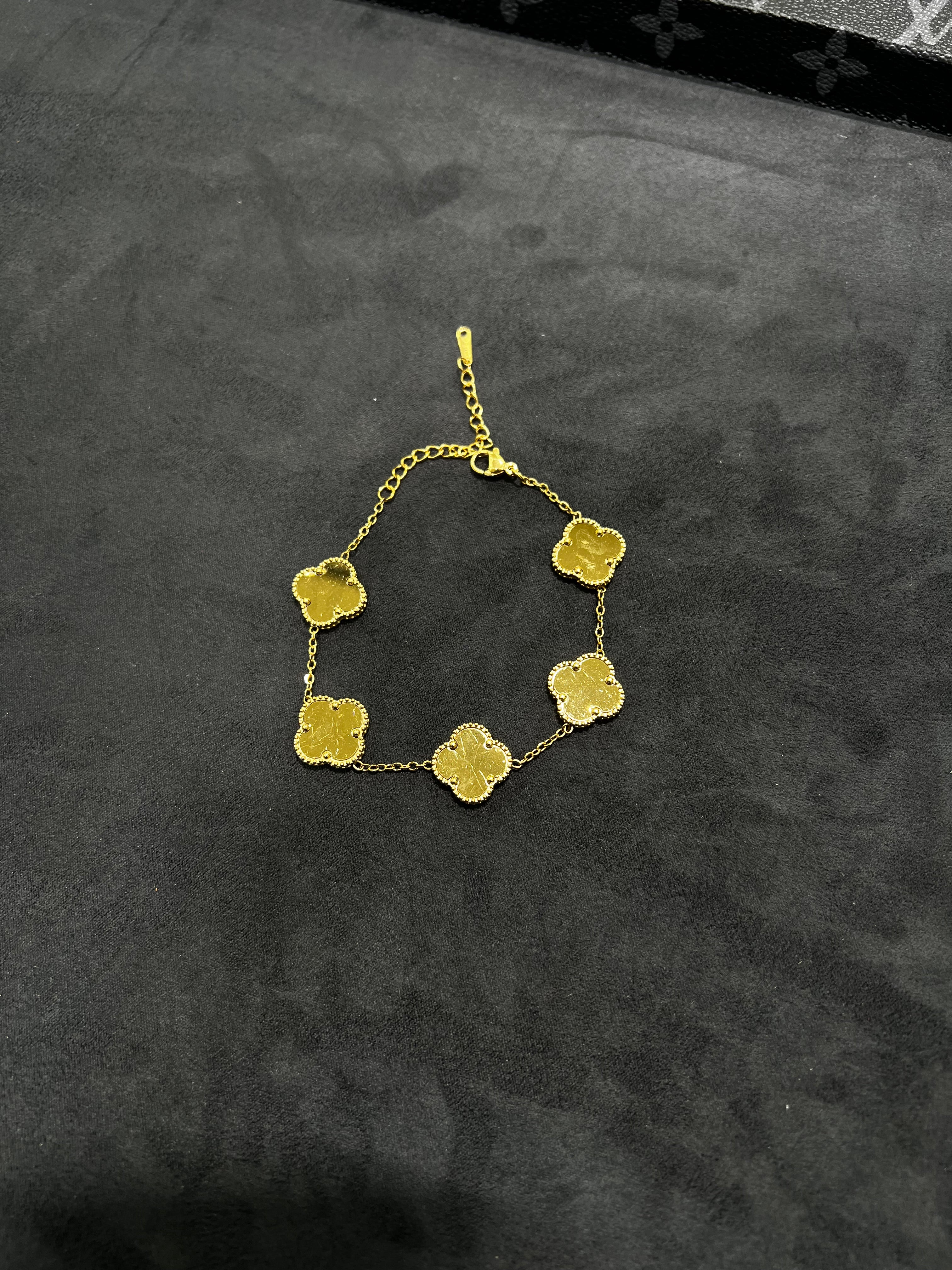 انسيال فان كلييف ذهبي لامع