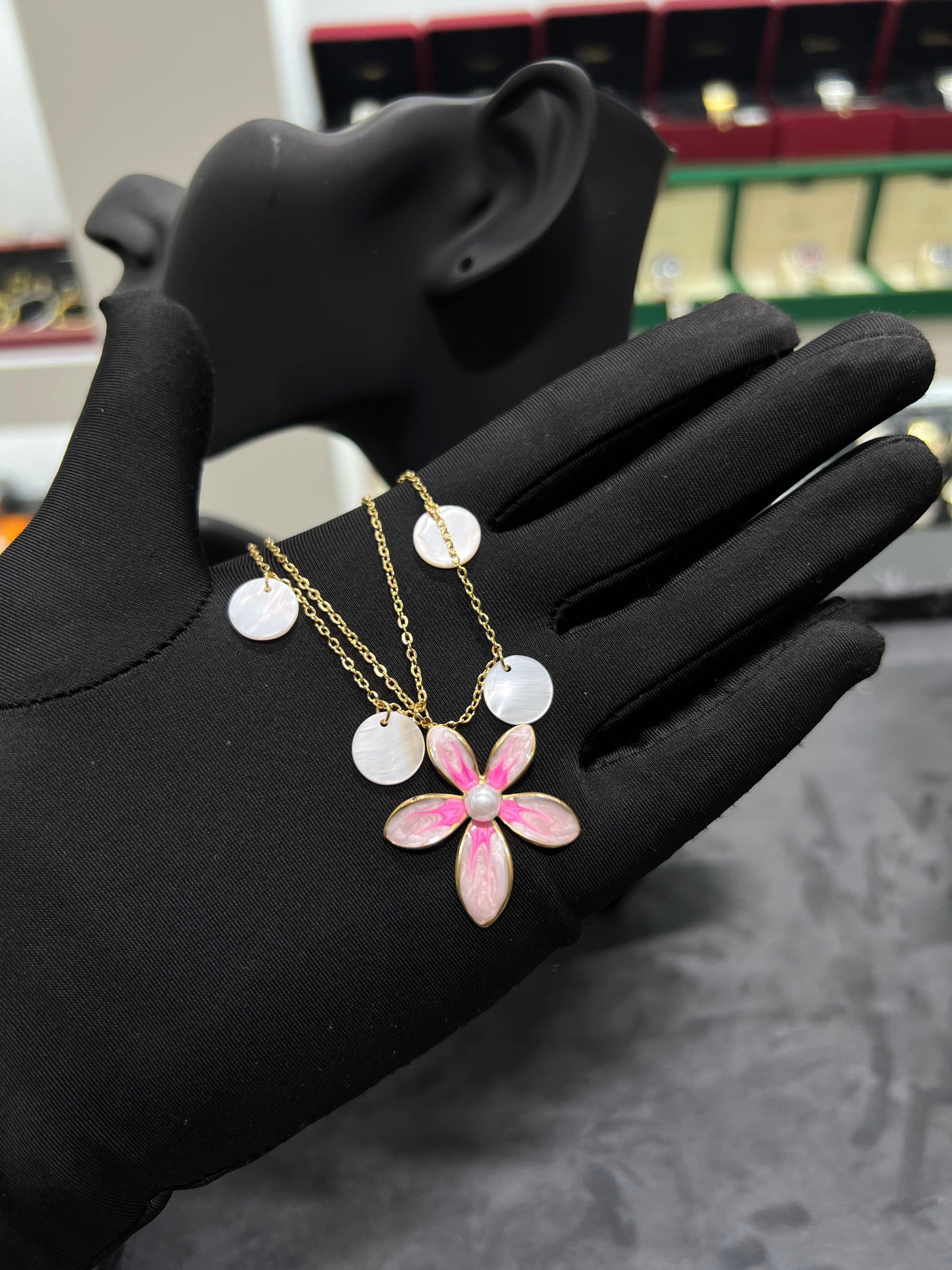 سلسال الورده لون وردي