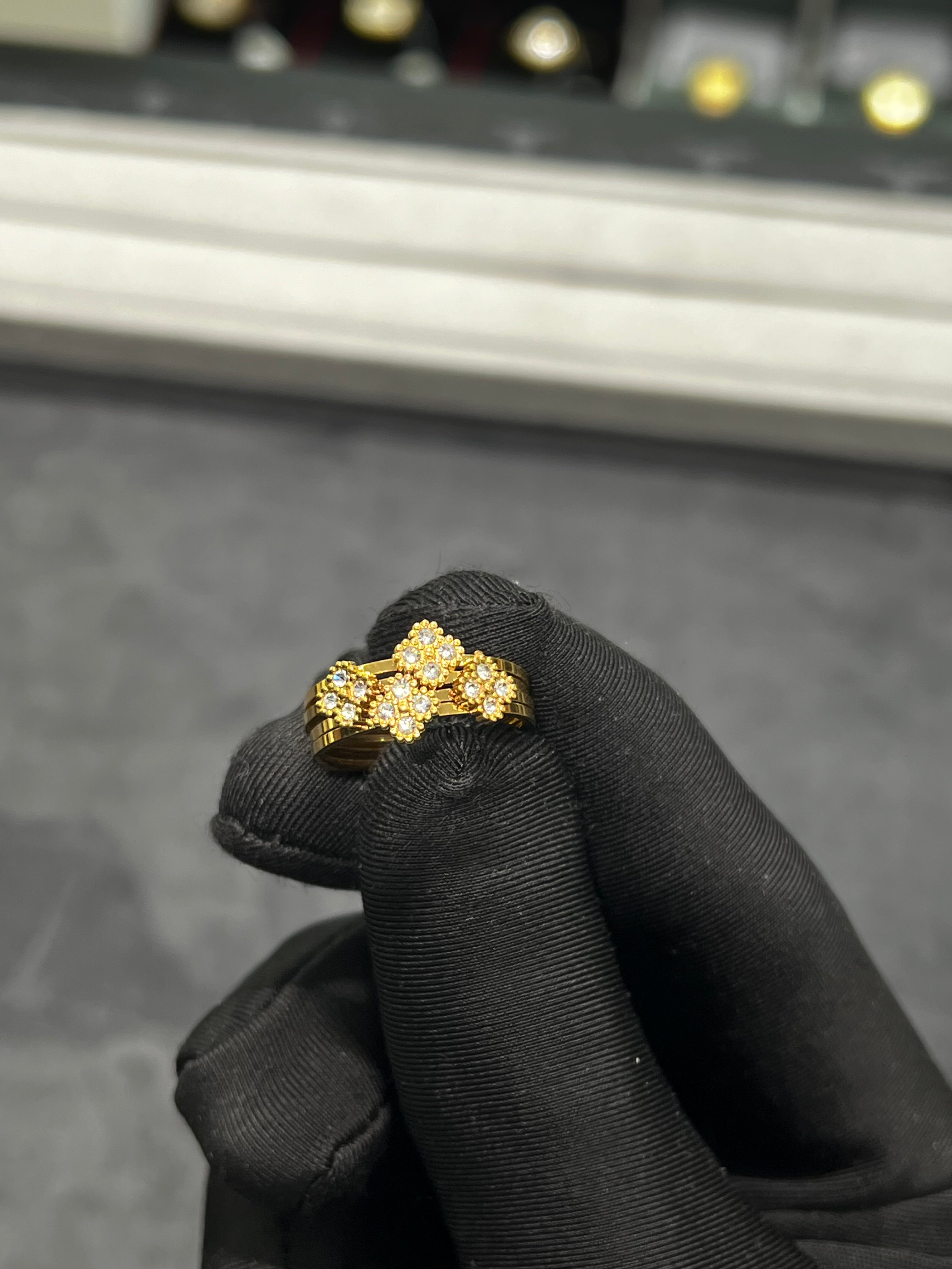 خاتم الحلقات الاربعه