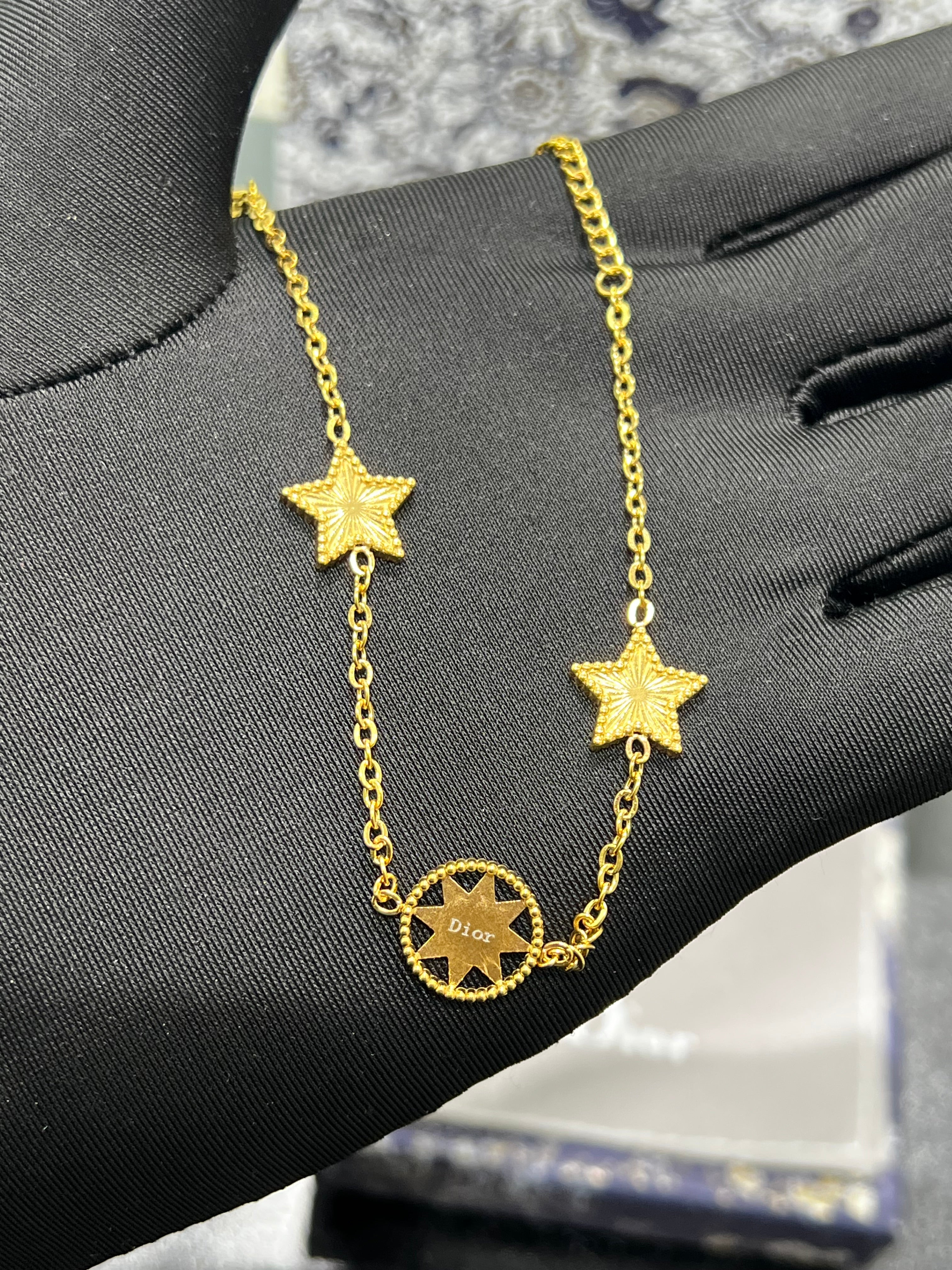 Rose des Vents سوار DIŌR