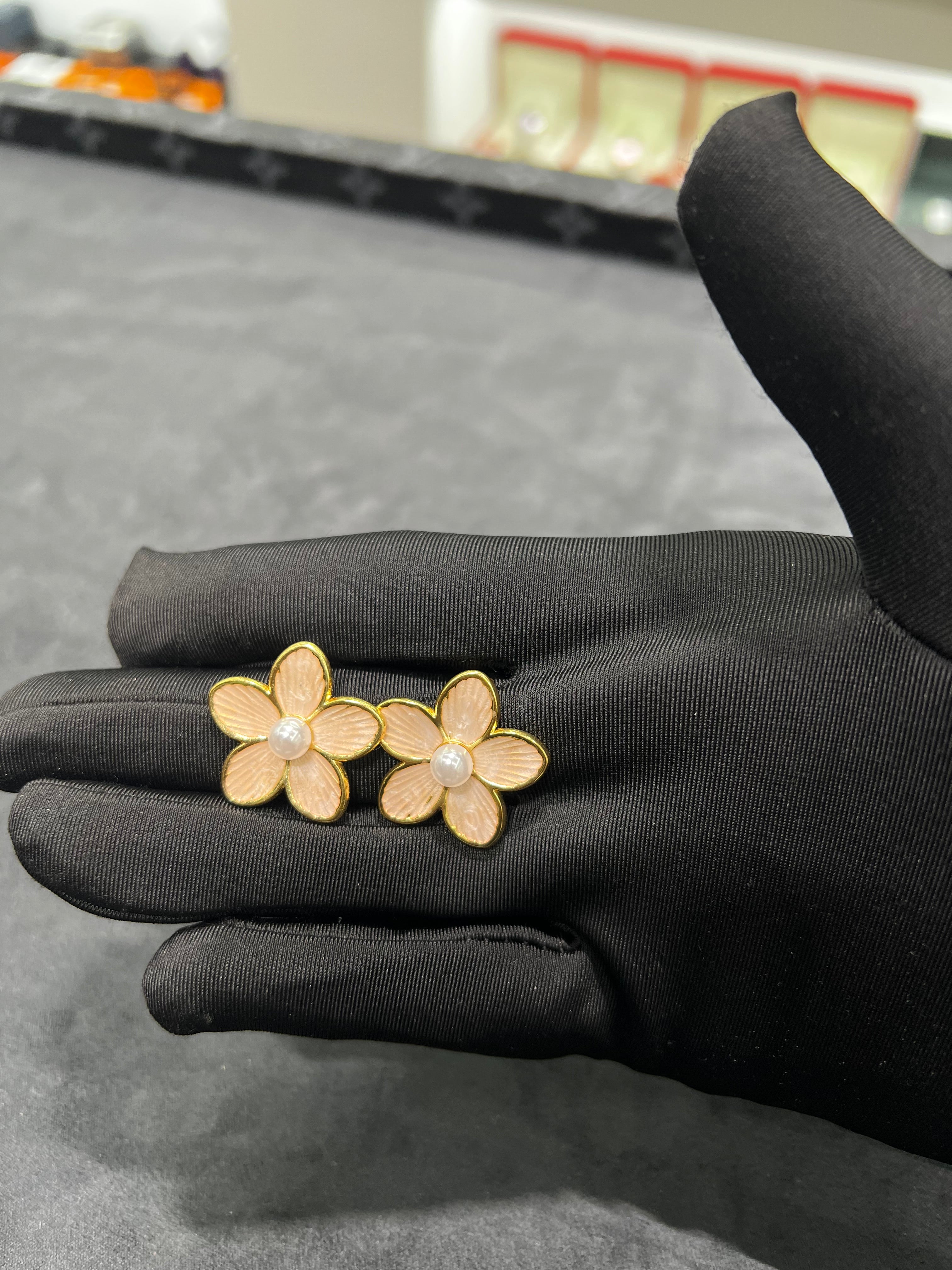 اقراط اذن الورده بيبي بينك