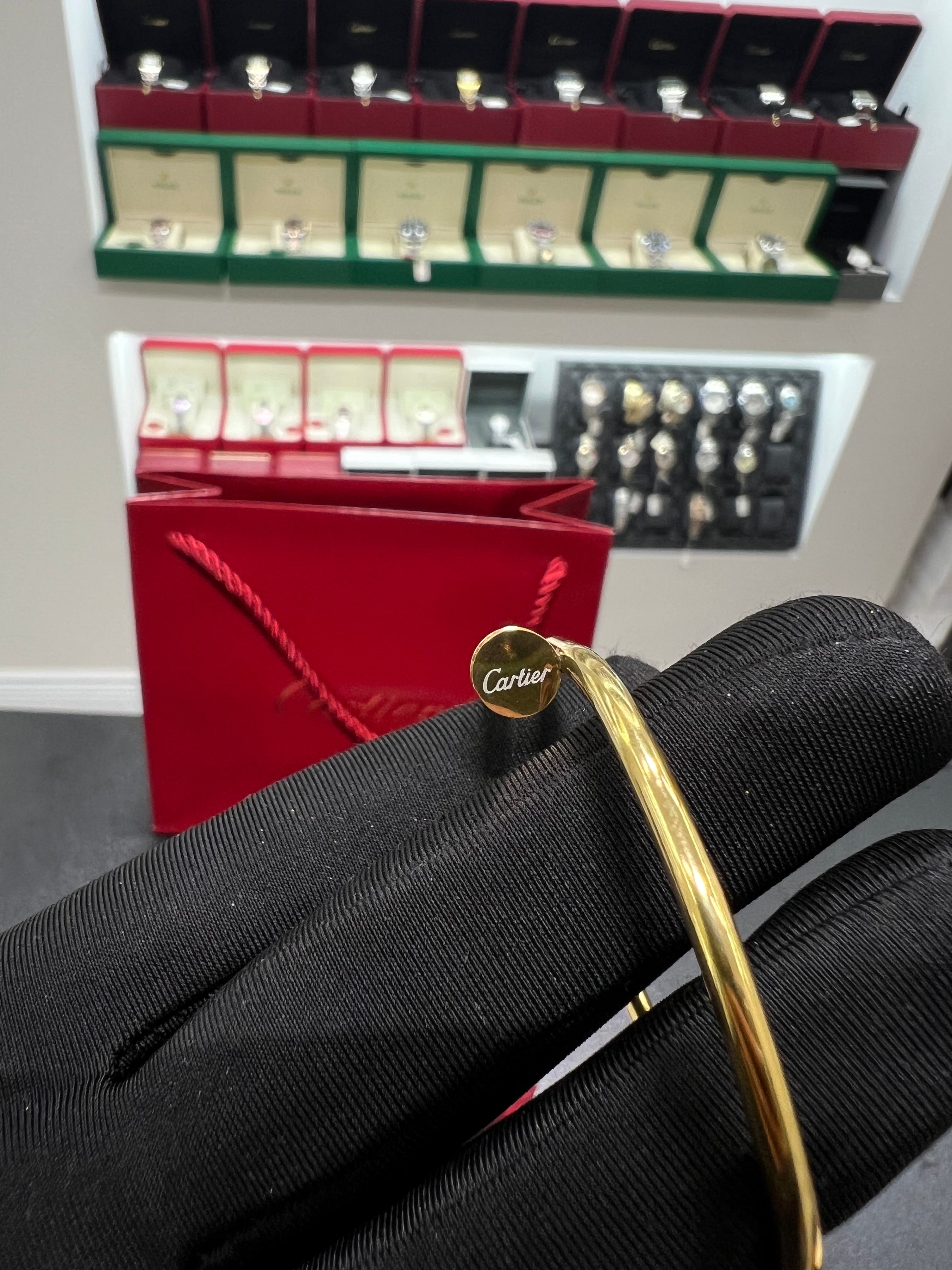 سوار جوست آن كلو ذهبي متوسط الحجم